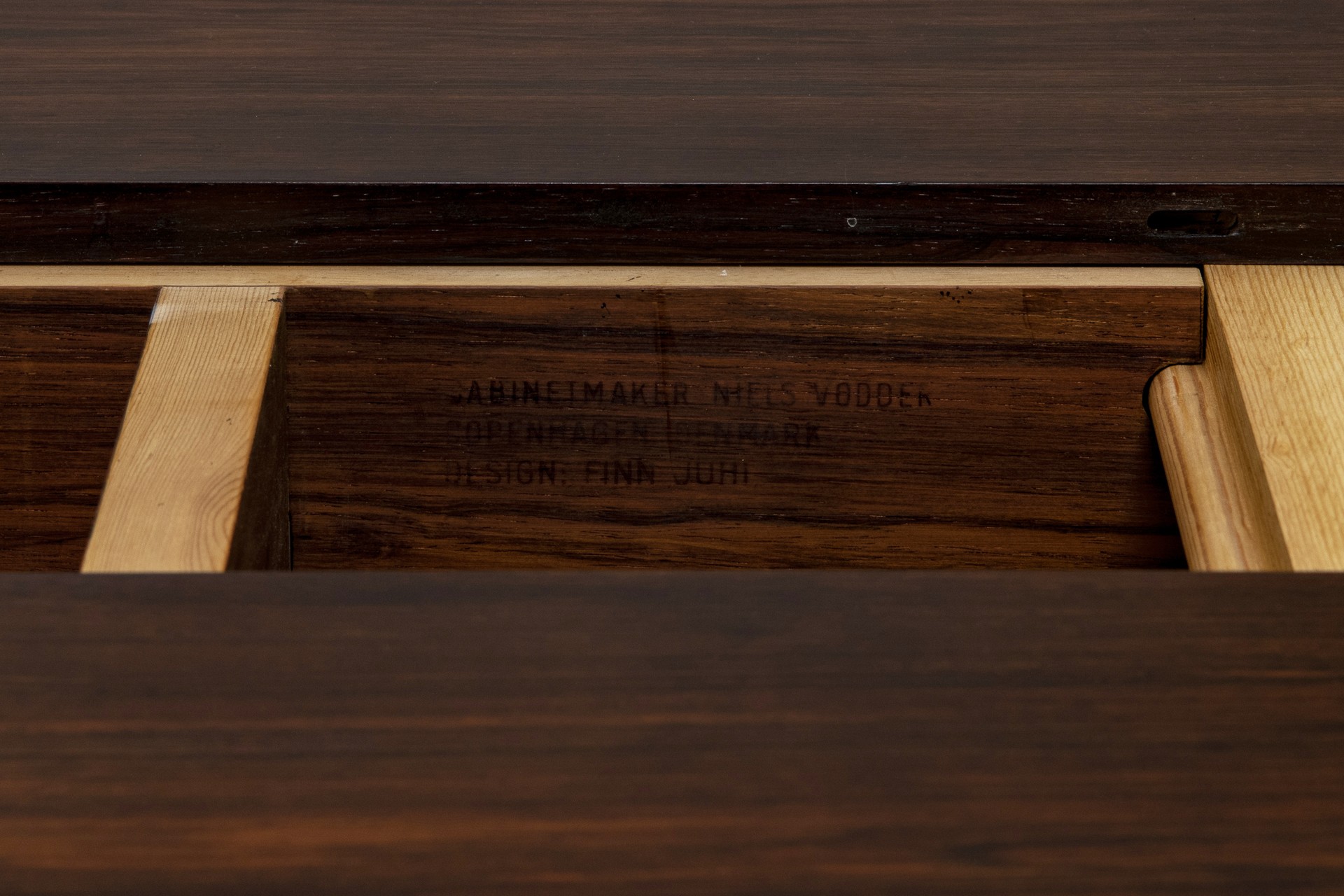 'Judas' Dining Table image 8