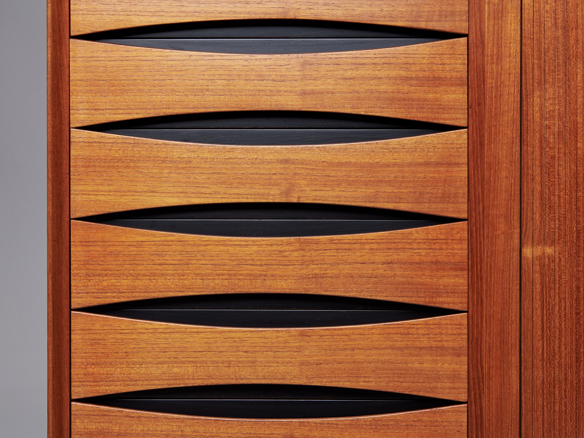 Sideboard image 8