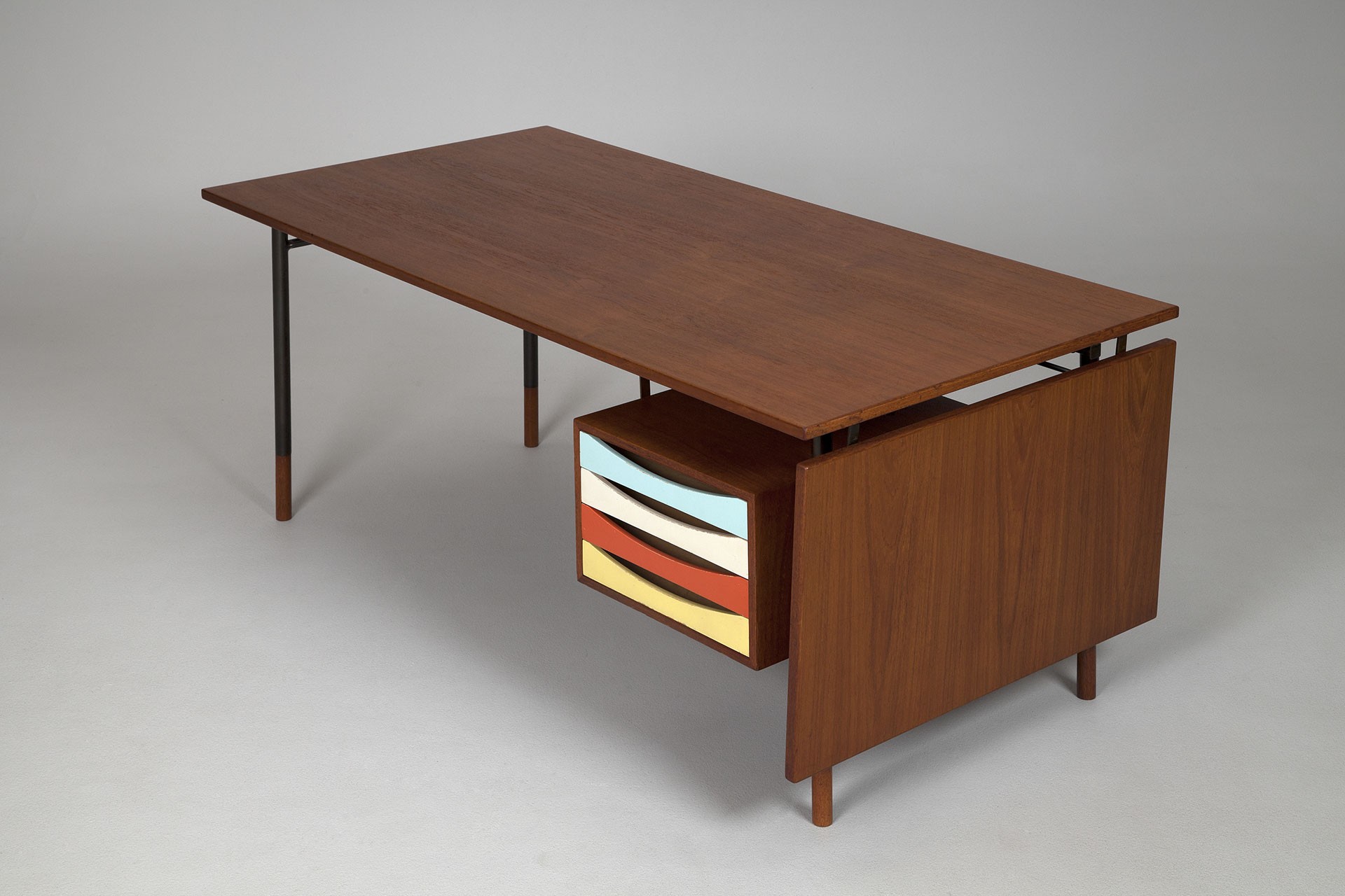 Desk image 3
