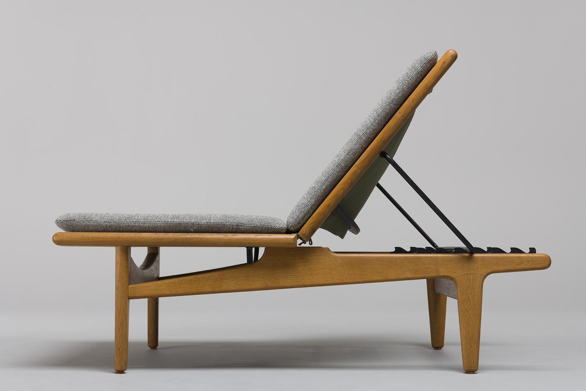 Adjustable Chaise Longue / Daybed and Ottoman, Model no. 'GE 1' image 7