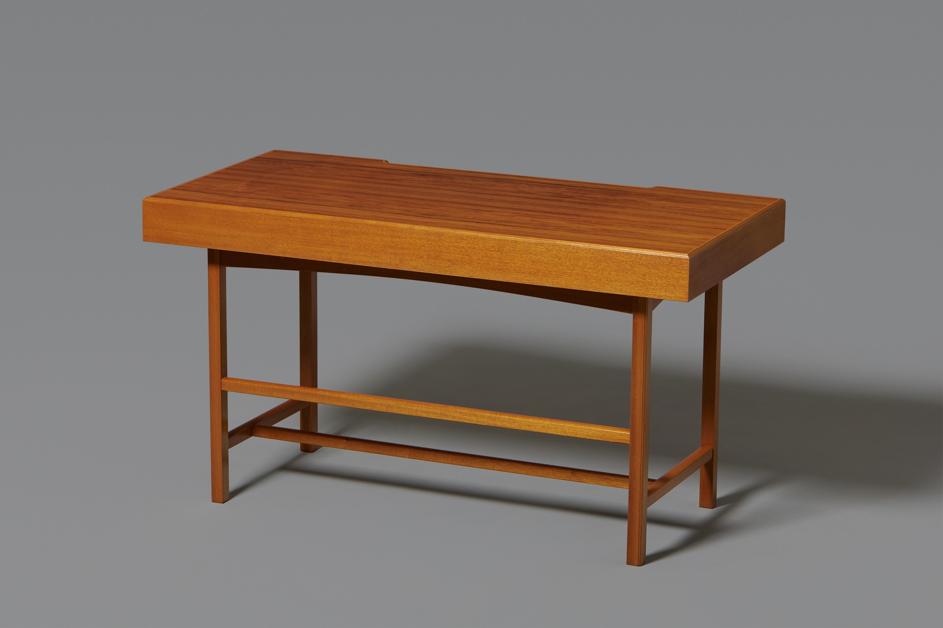 Desk, Model no. 1022 image 2