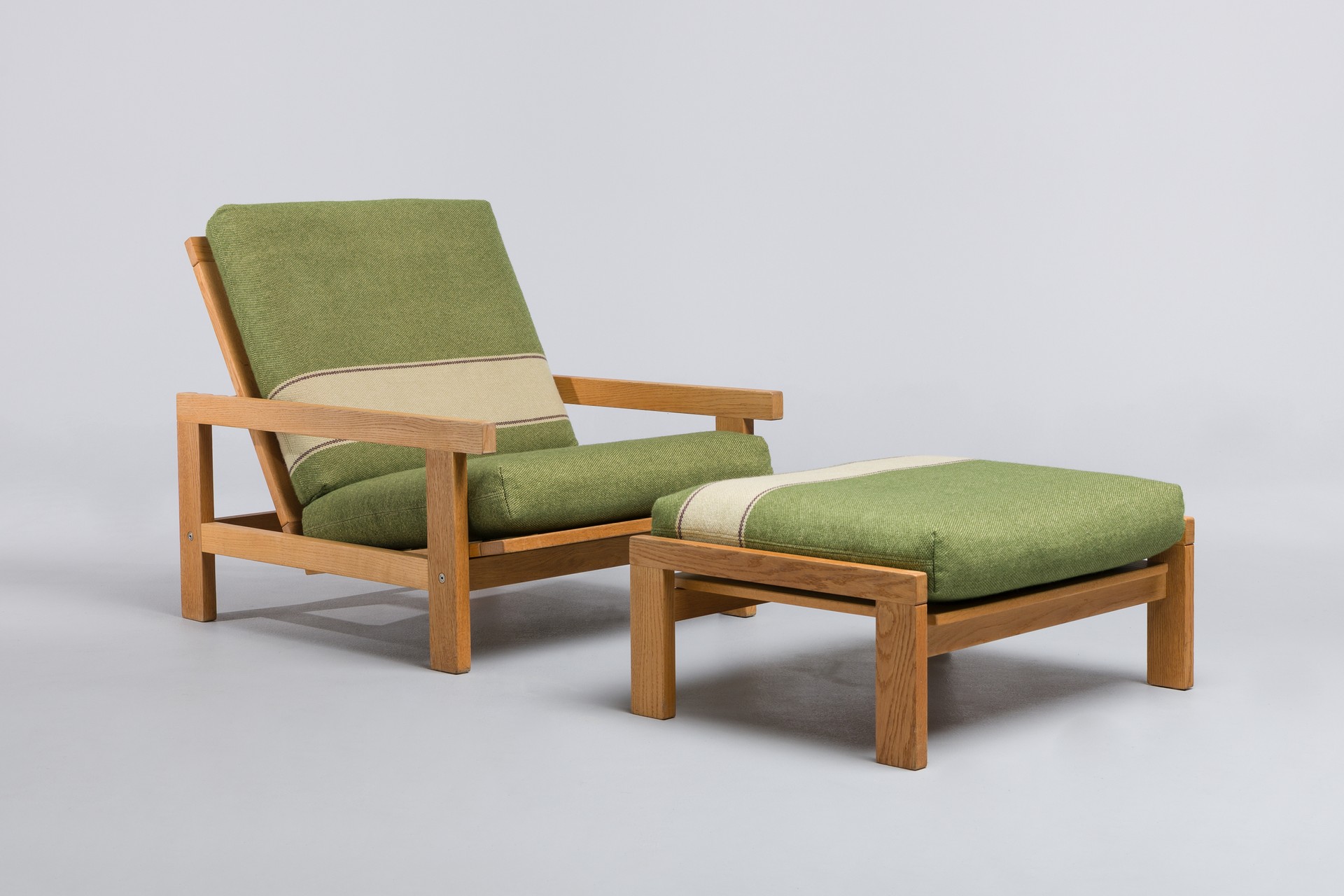 Easy Chair and Ottoman, Model nos 'GE 421' and 'GE424' image 2