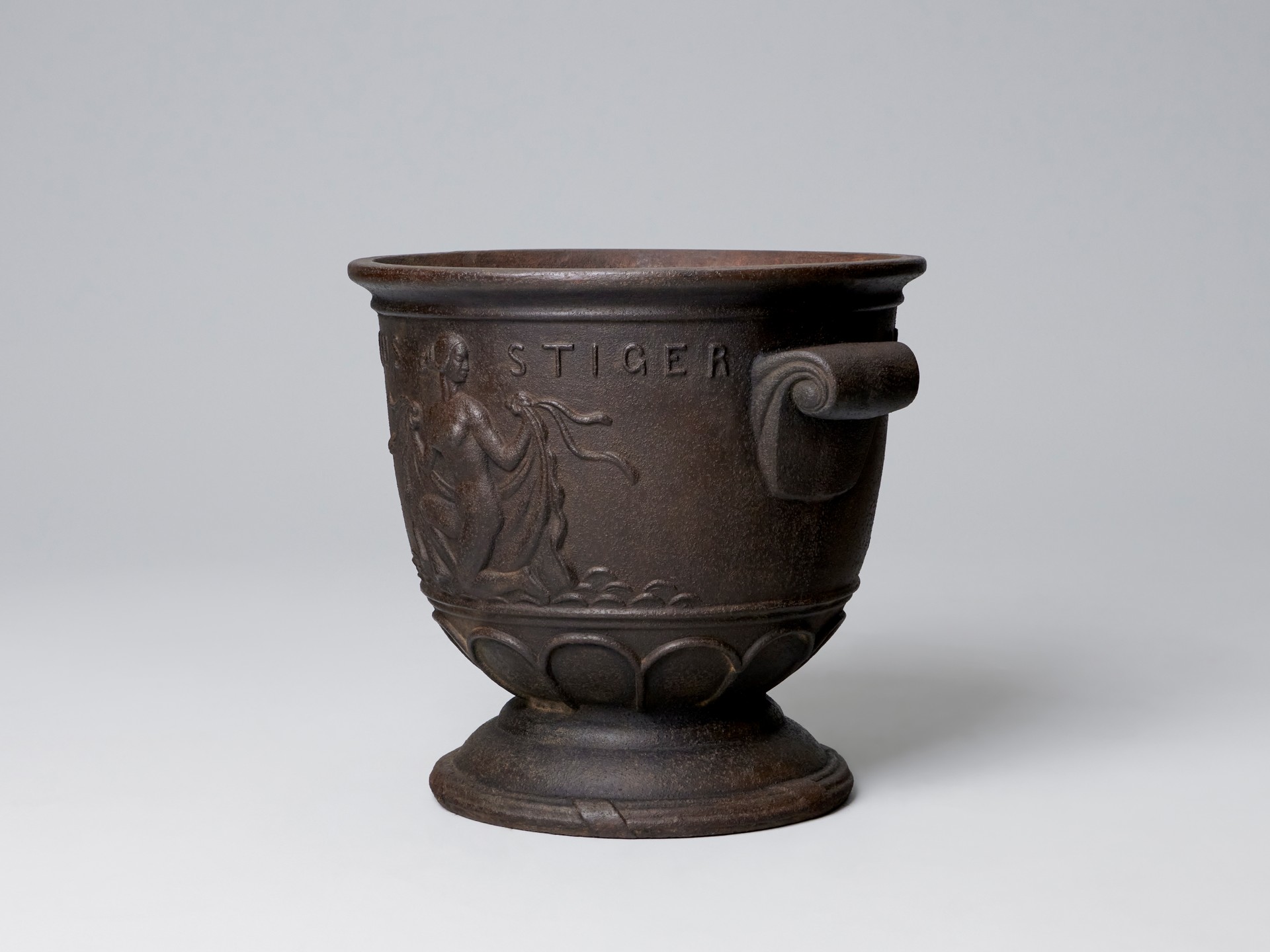 'Venus' Urn image 2