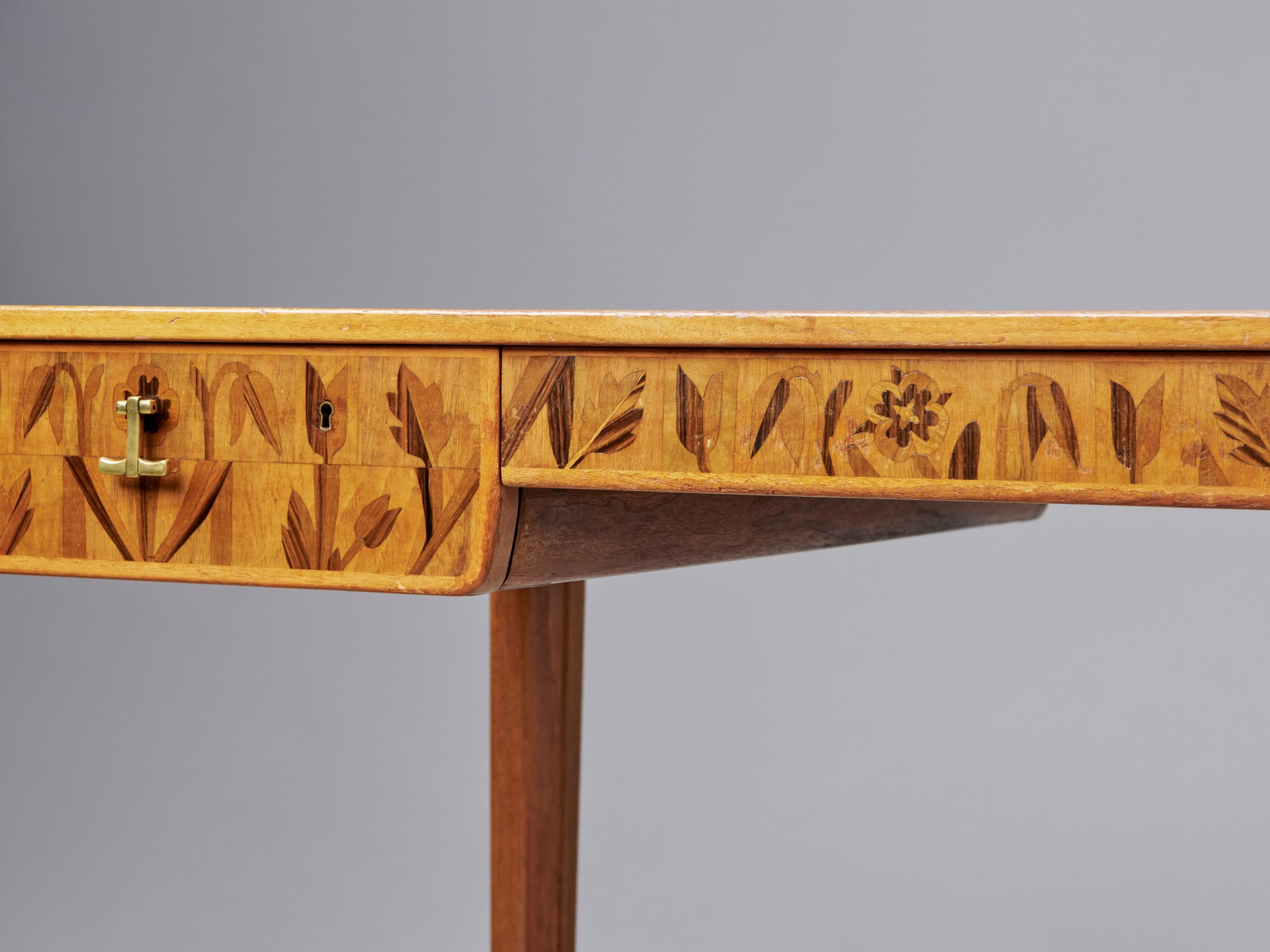 Desk image 9