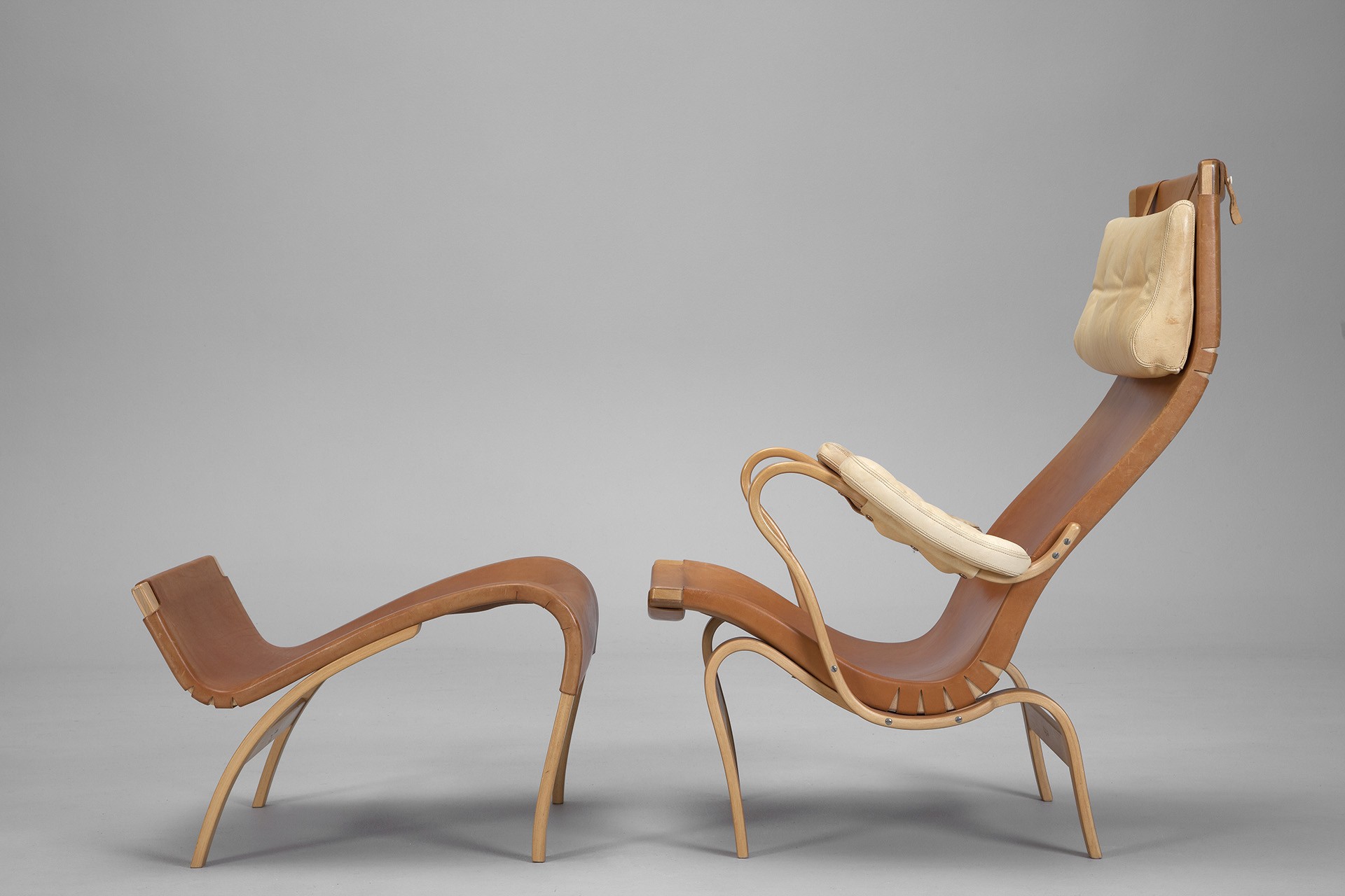 'Pernilla' Lounge Chair And Ottoman image 2