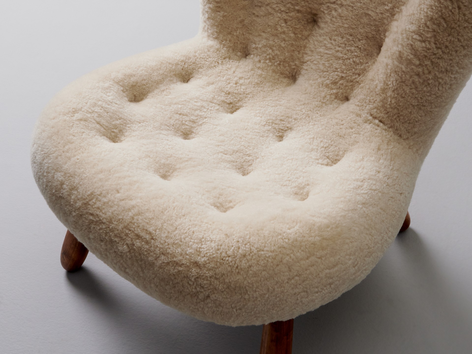 Pair of 'Clam' Chairs image 7