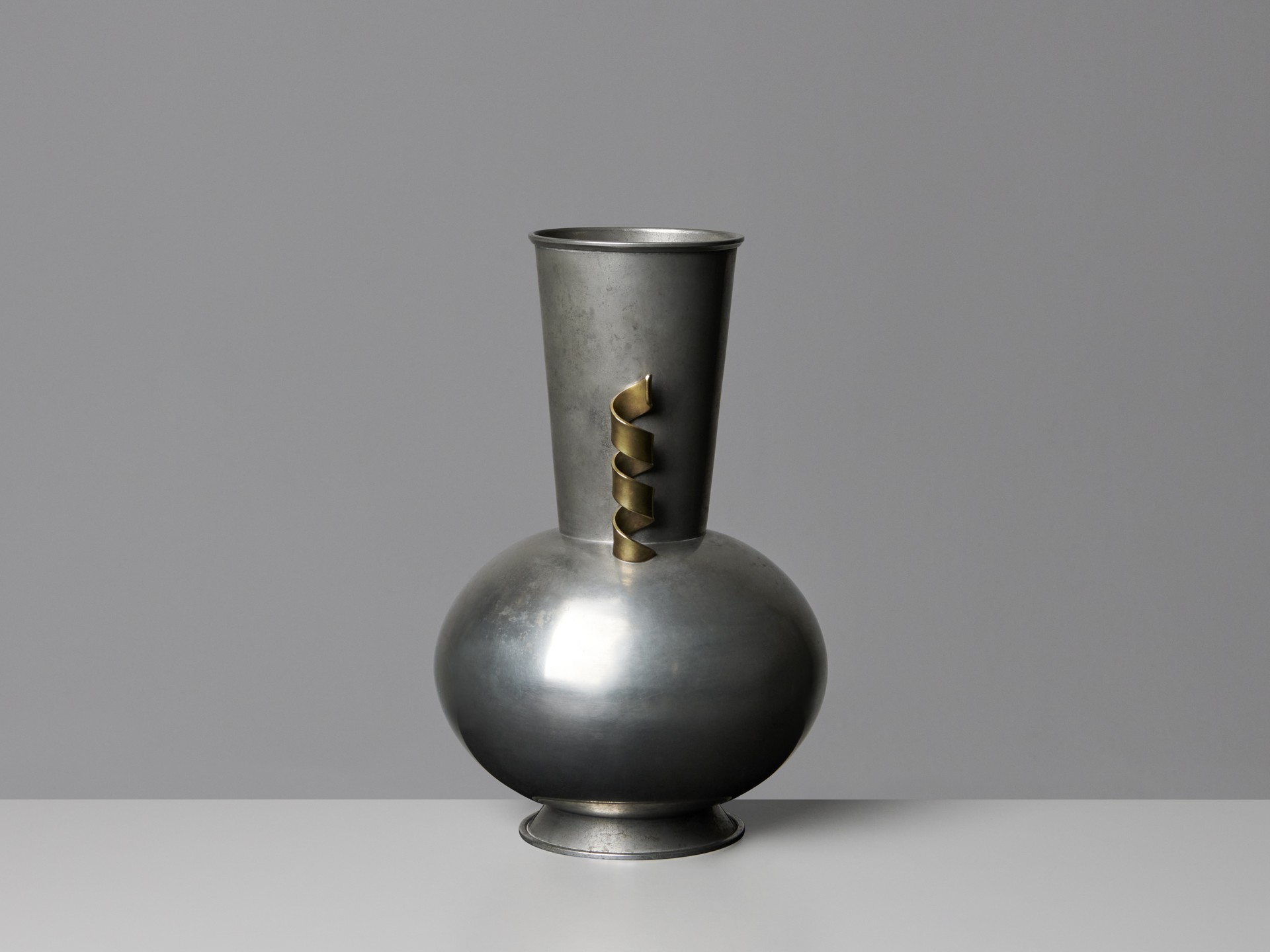 Vase image 4