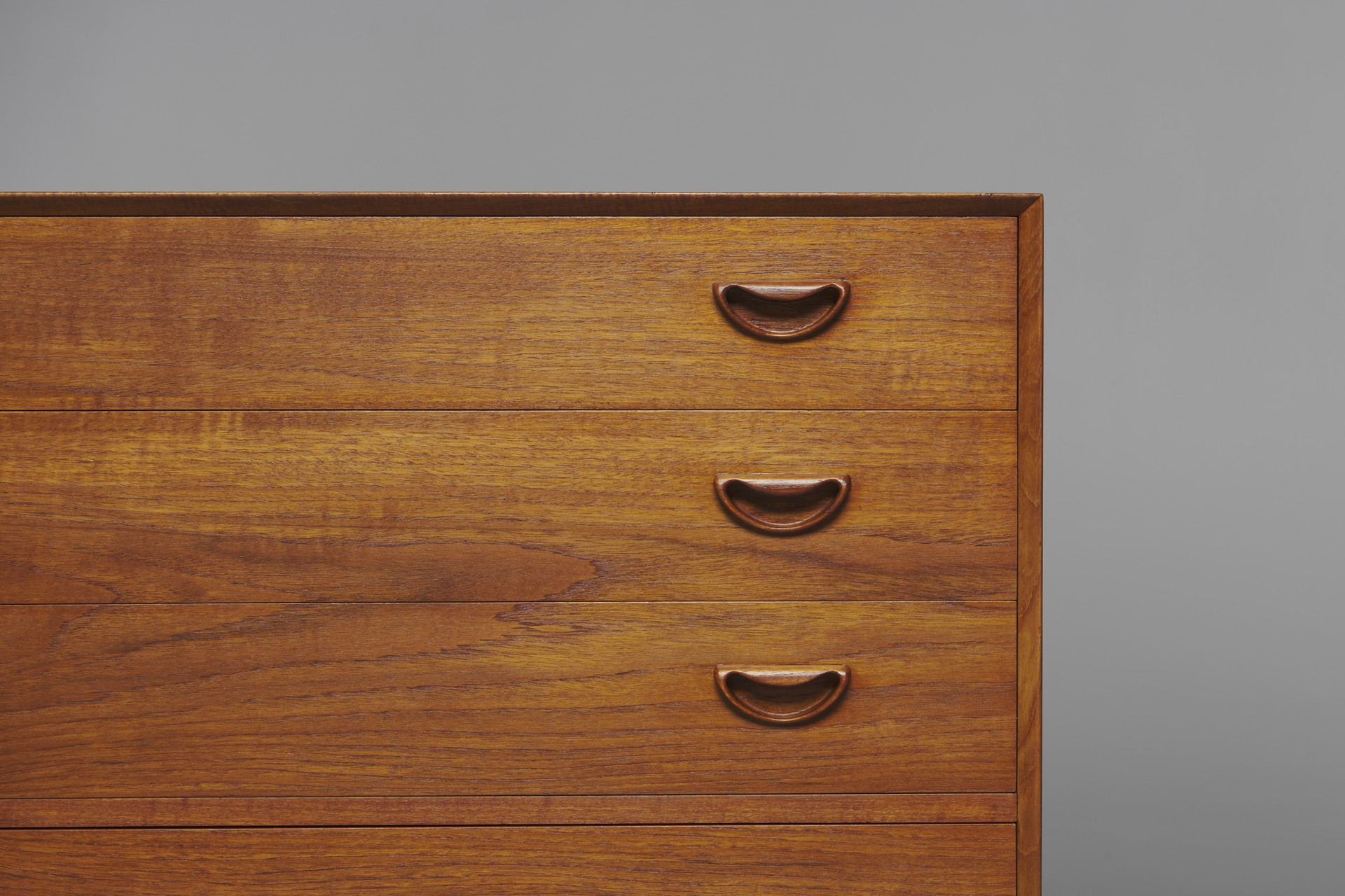 Chest of drawers image 3