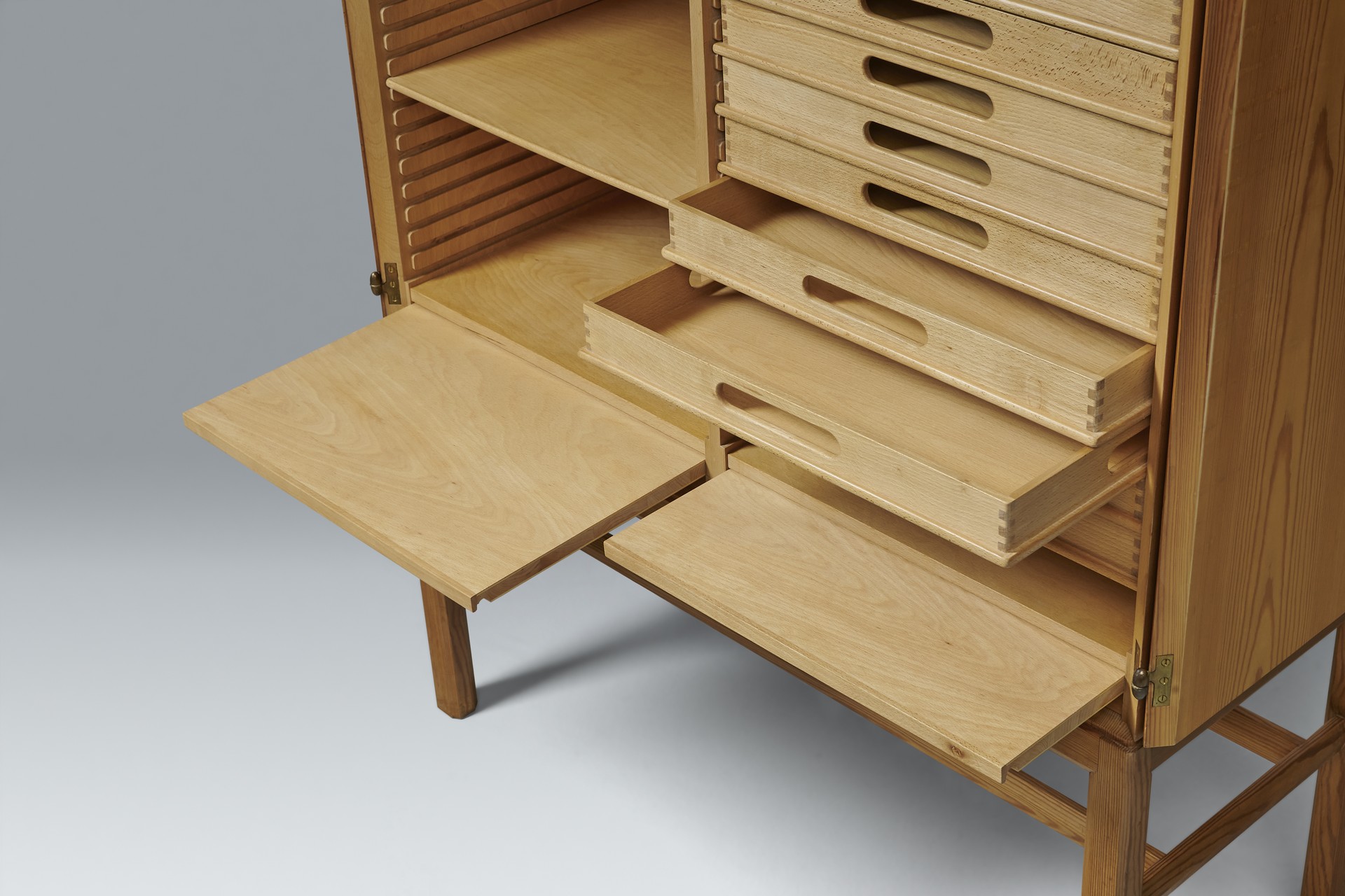 Cabinet image 6