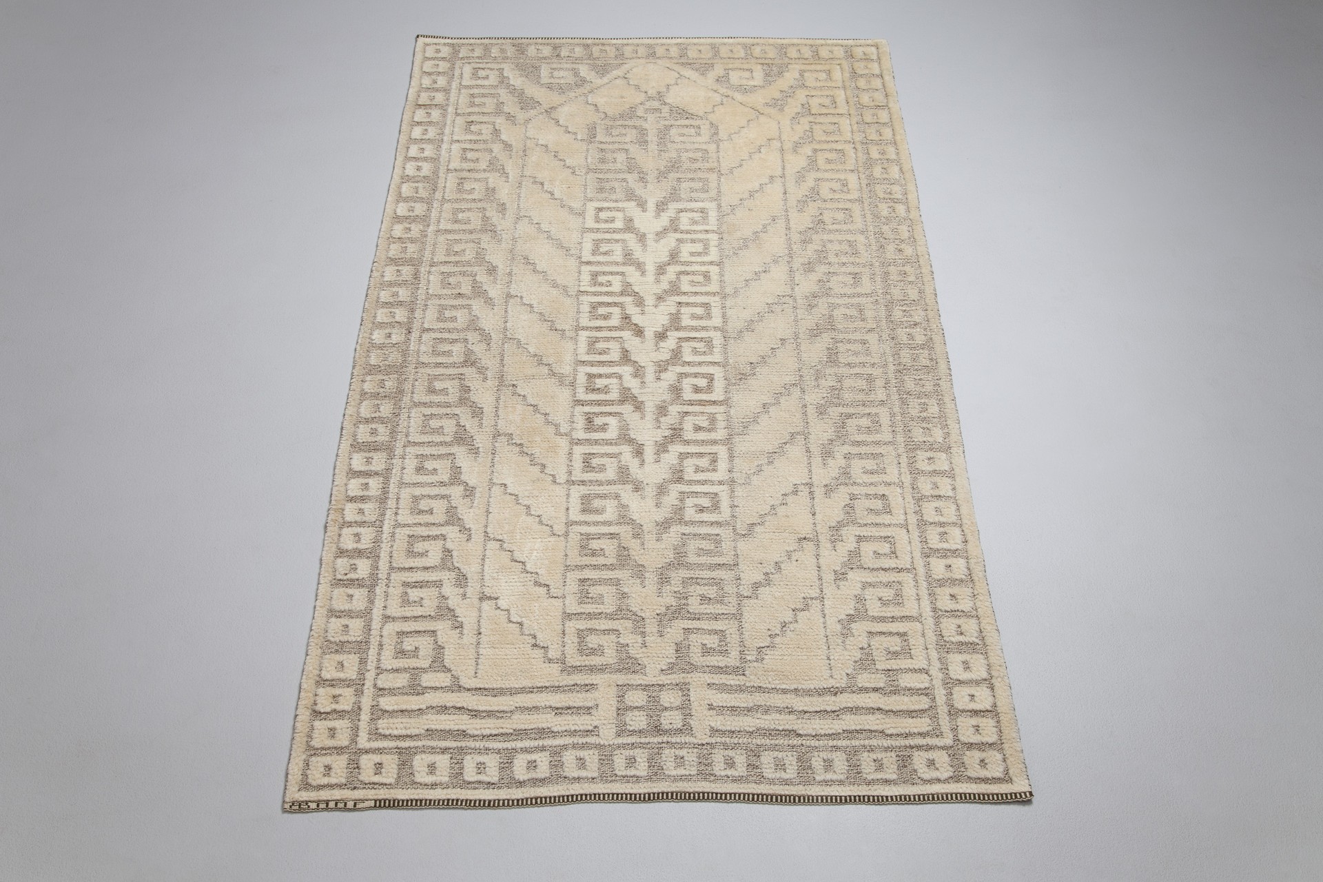 'Vita Spetsporten (The Gothic Portal)' Carpet image 2