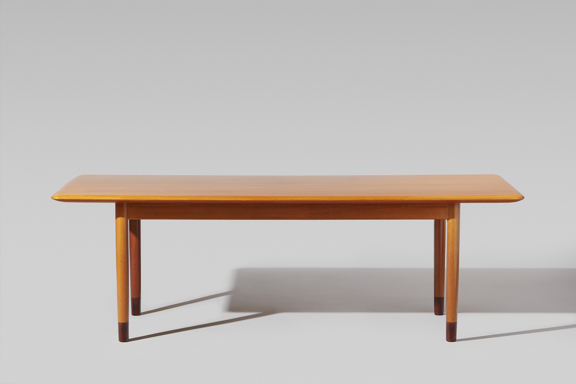 Desk / Table image 3