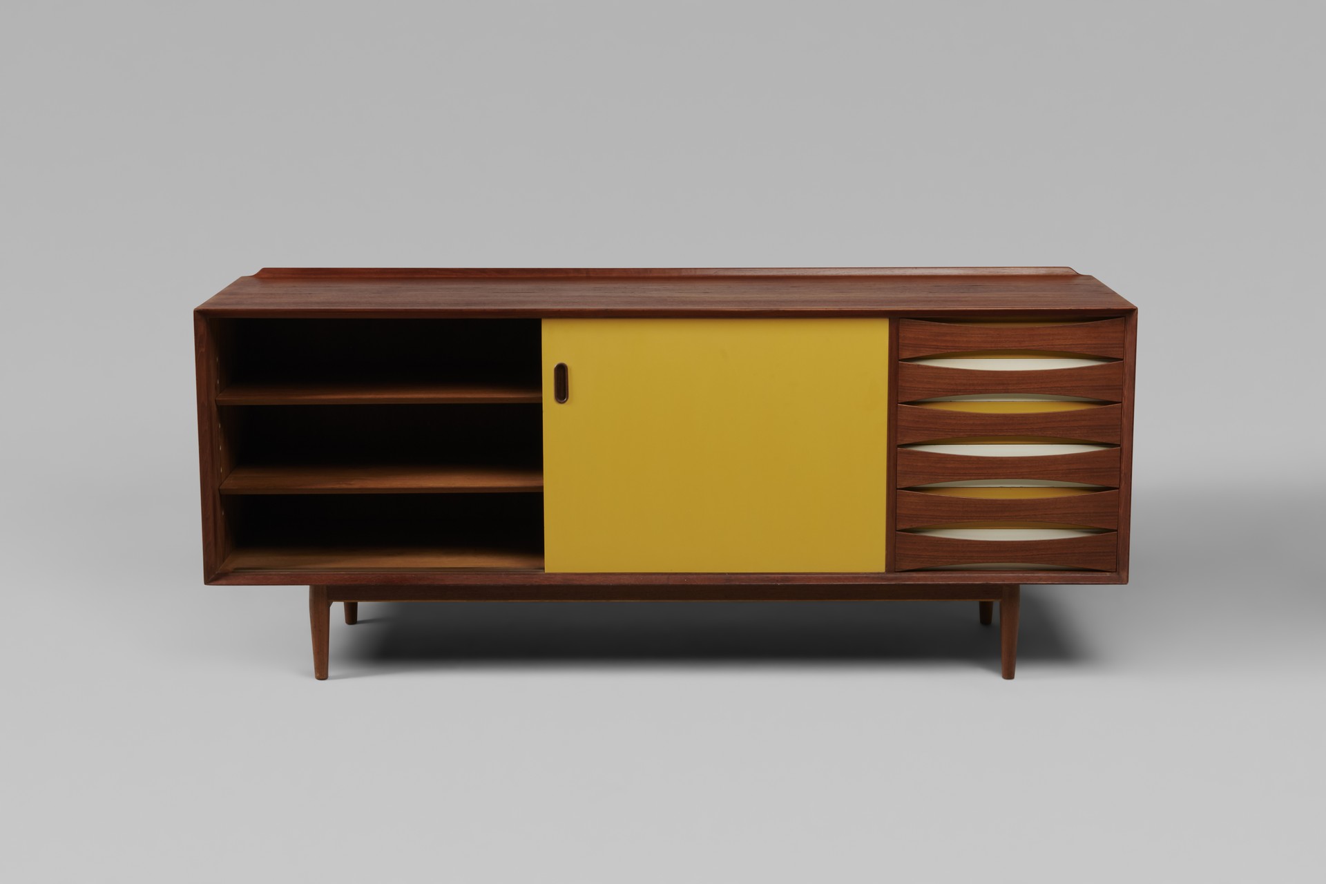 Sideboard image 4