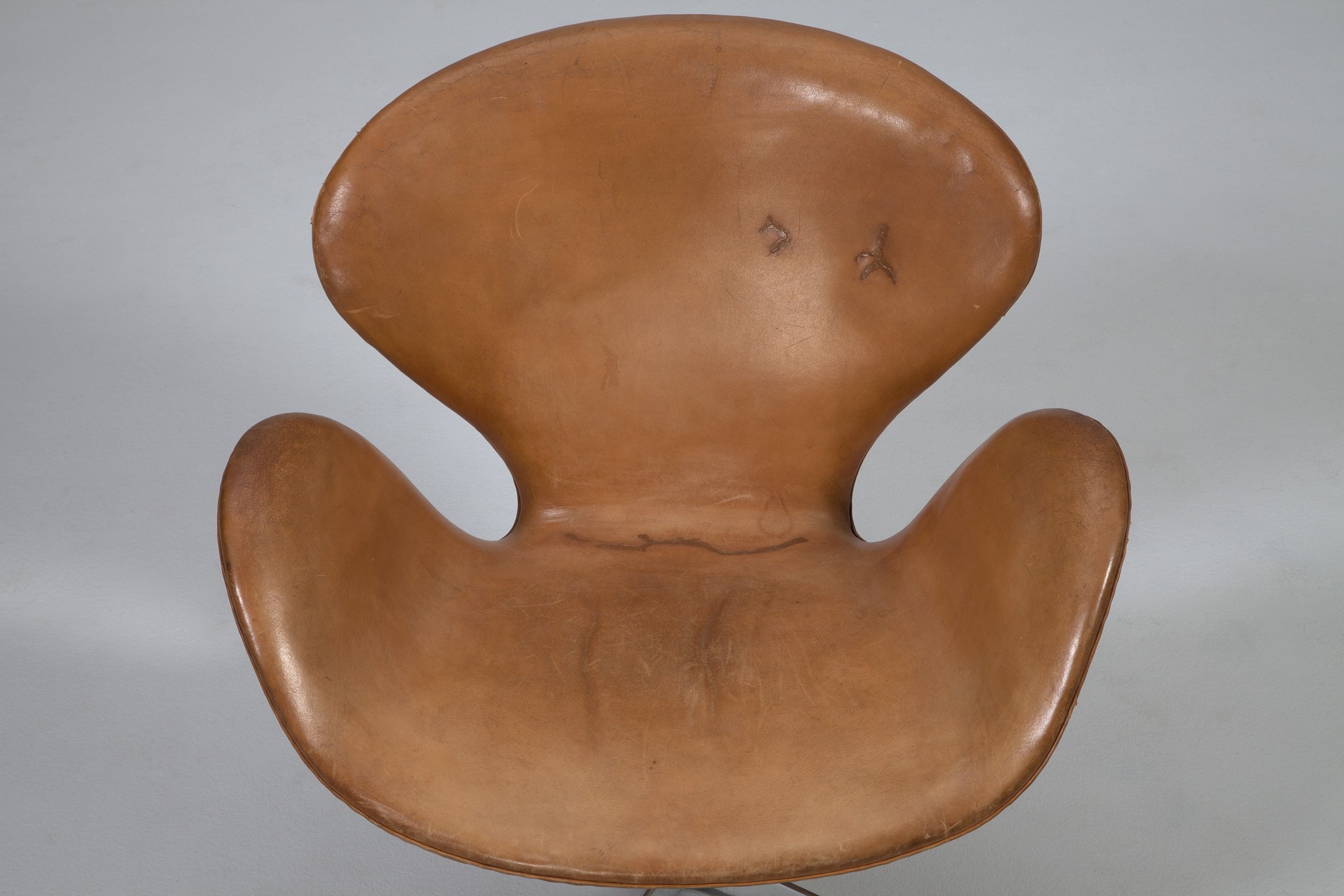 'Swan' Chair image 4