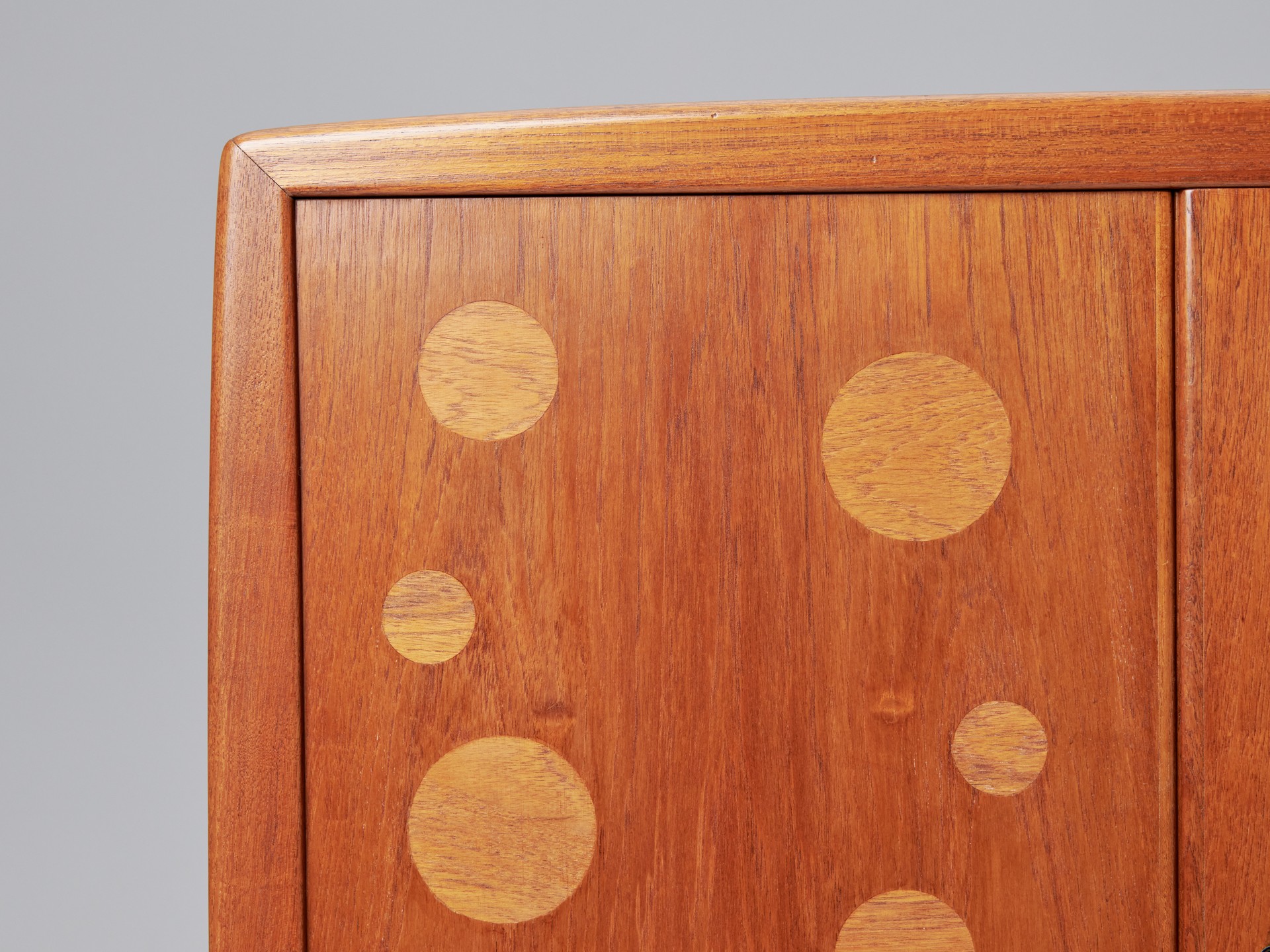 Bar Cabinet image 7