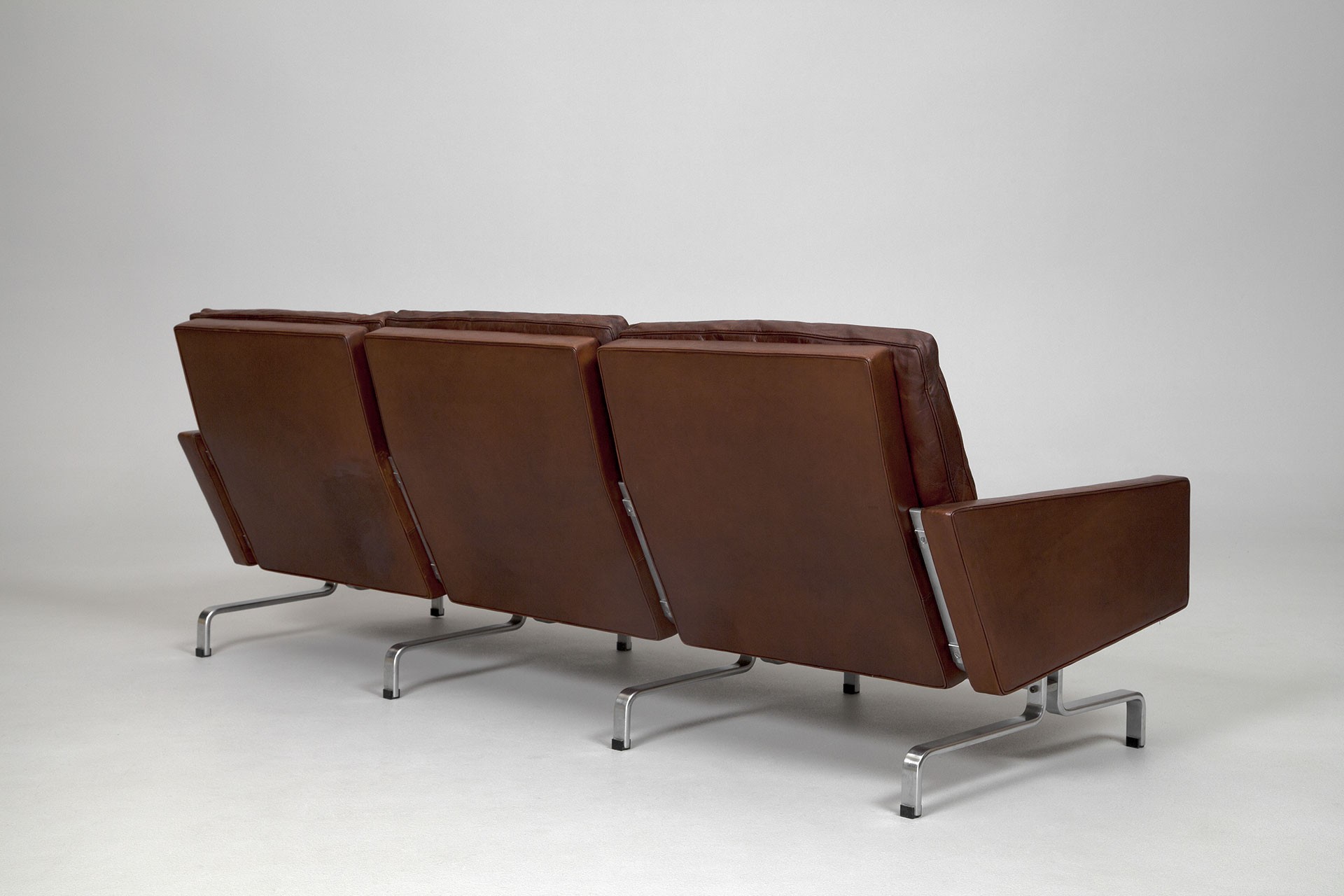 PK 31/3 Sofa and PK 31/1 Chairs image 4