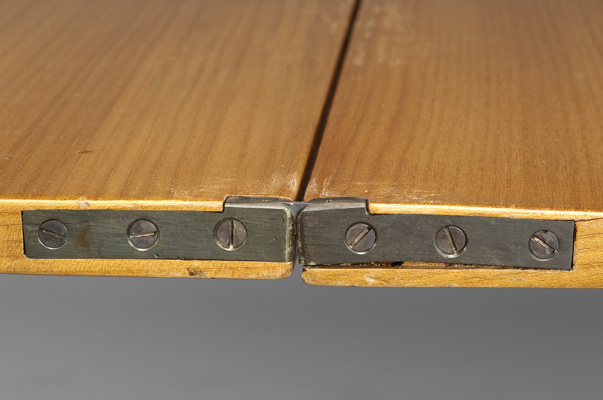 "Maria flap" table image 4