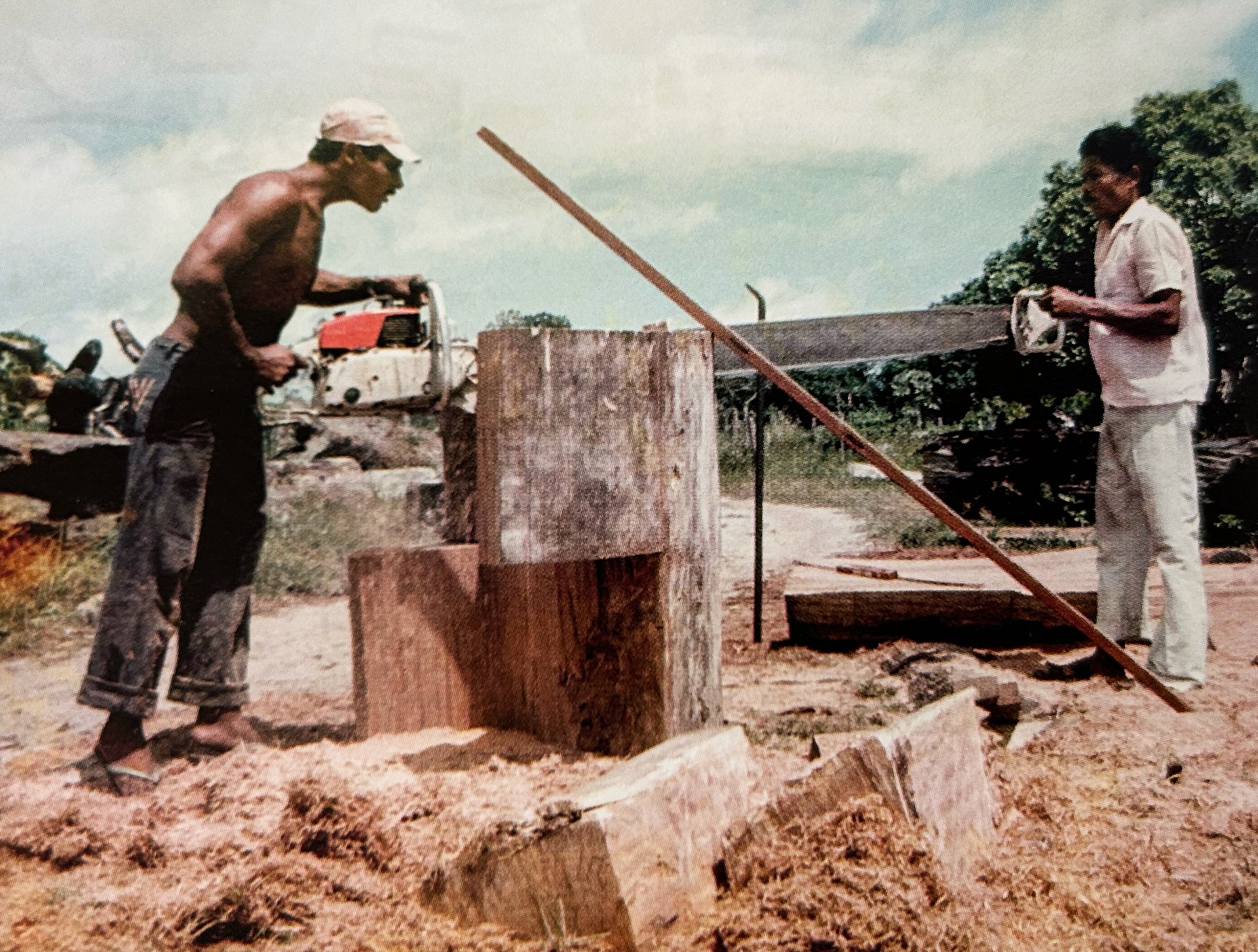 Furniture production at the workshop, Nova Viçosa.
Beatriz Palma de Carvalho, Amanda, 'José Zanine Caldas', Olhares Editora (Brasil) 2019, p. 146.
