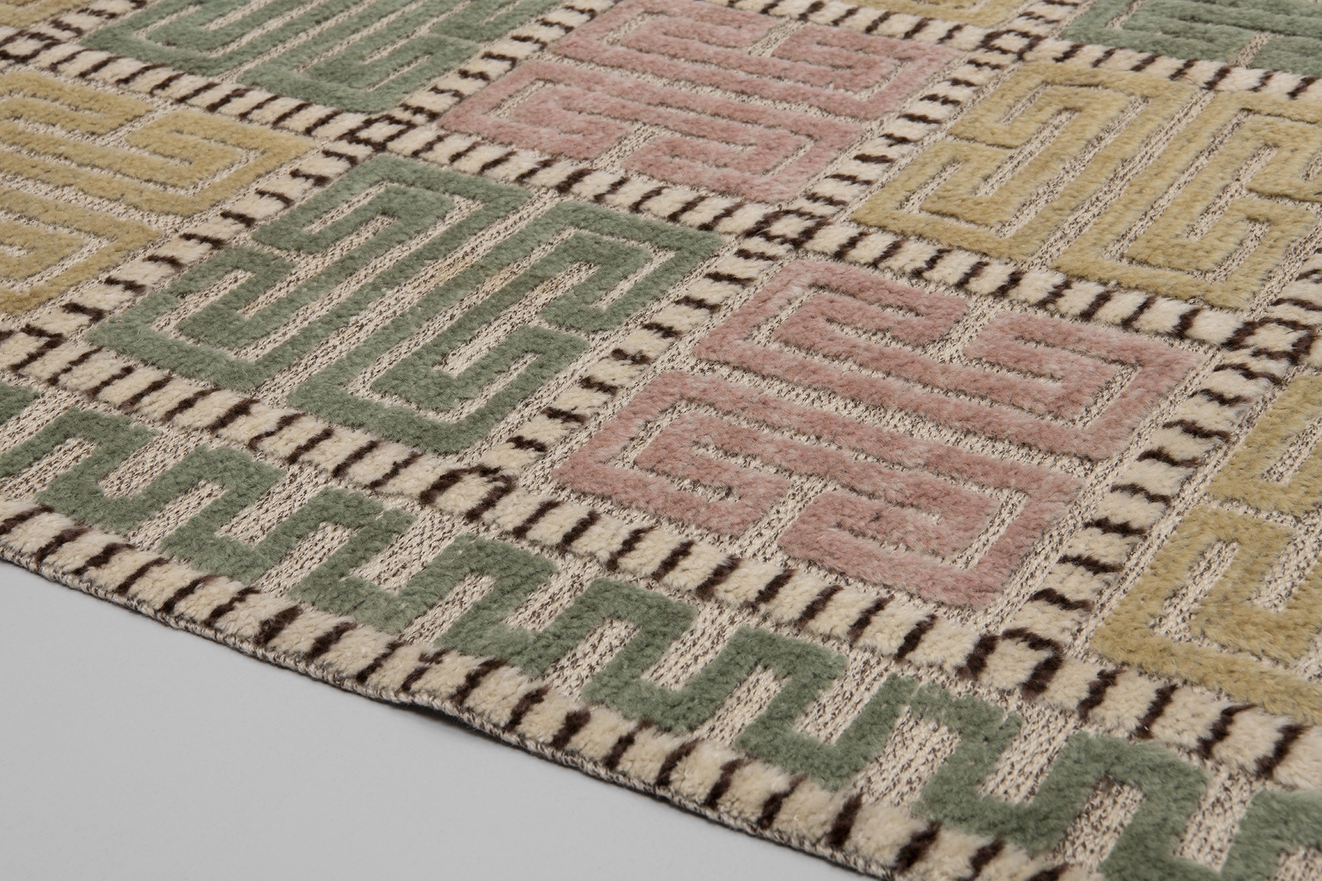 Relief Woven 'Ursula' Carpet image 4