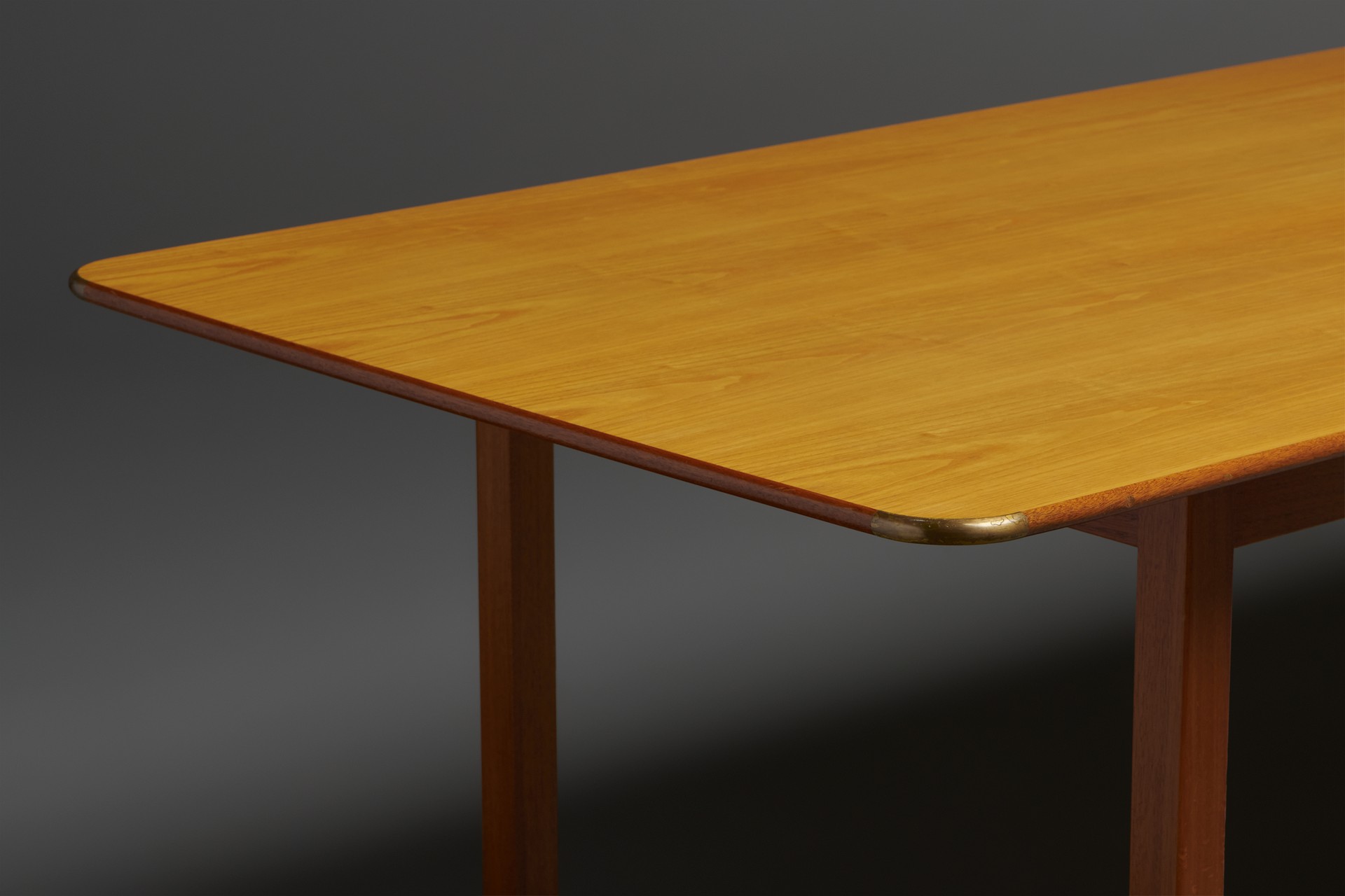 Table, Model no. 590 image 3