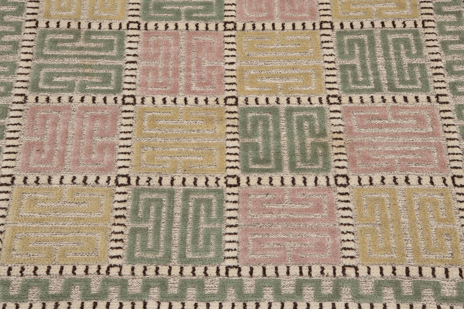 Relief Woven 'Ursula' Carpet image 3