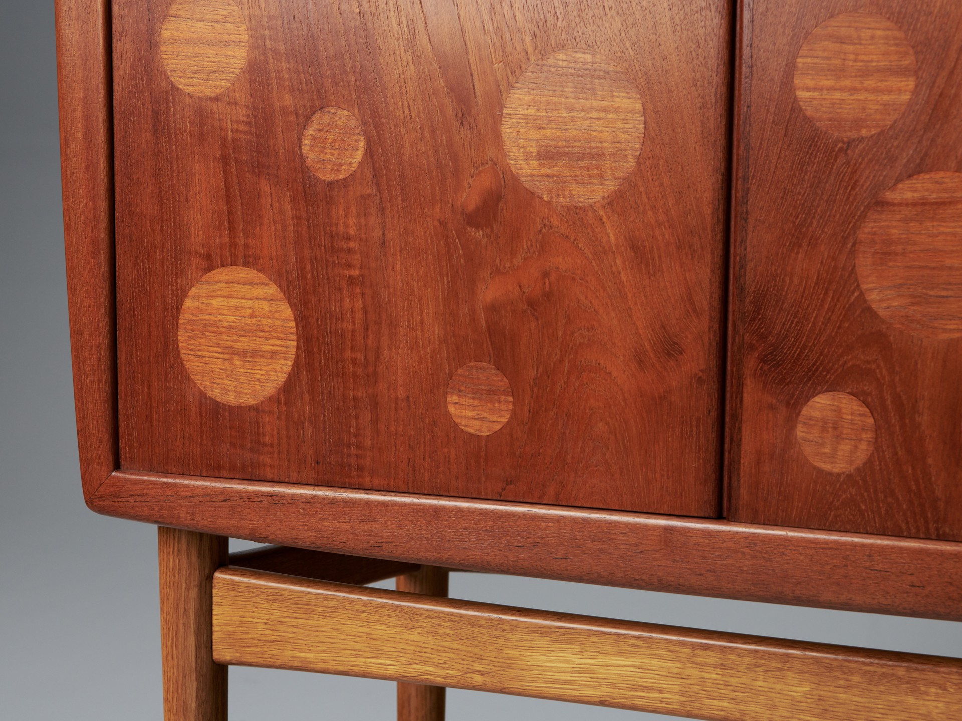Bar Cabinet image 9
