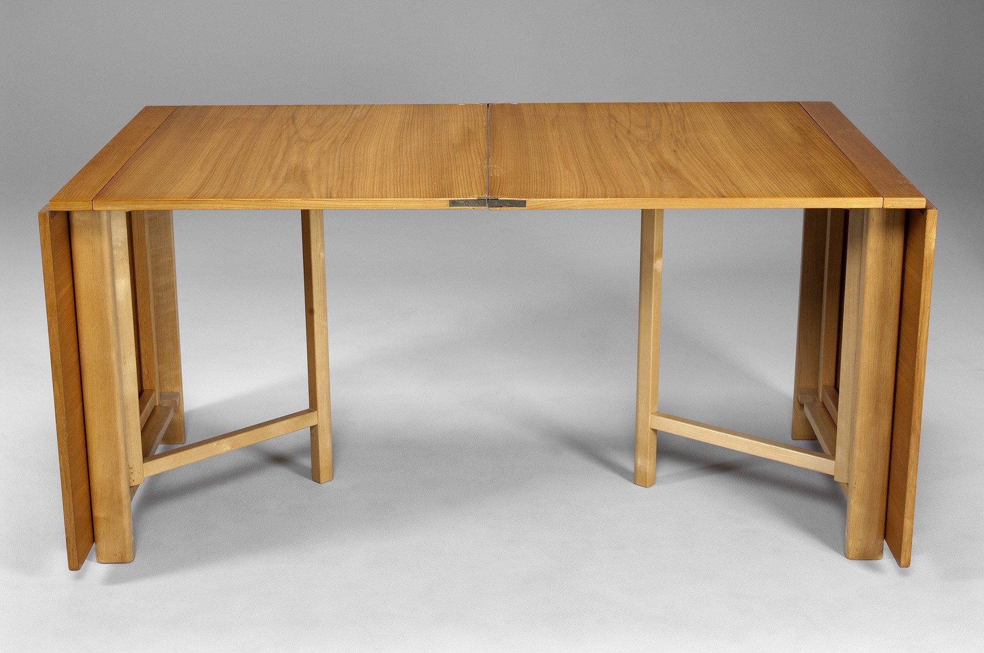 "Maria flap" table image 3