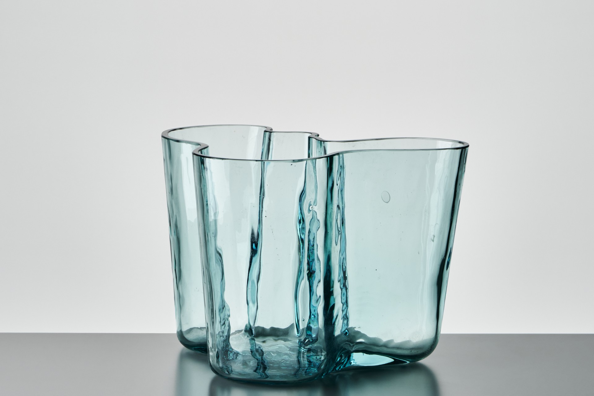 'Savoy' Vase, Model no. 9750 image 3