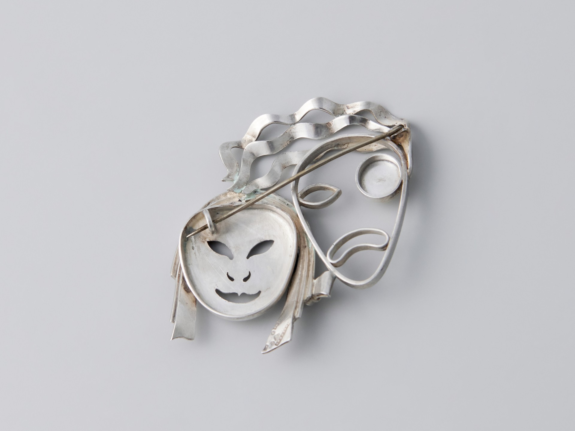 Brooch image 3