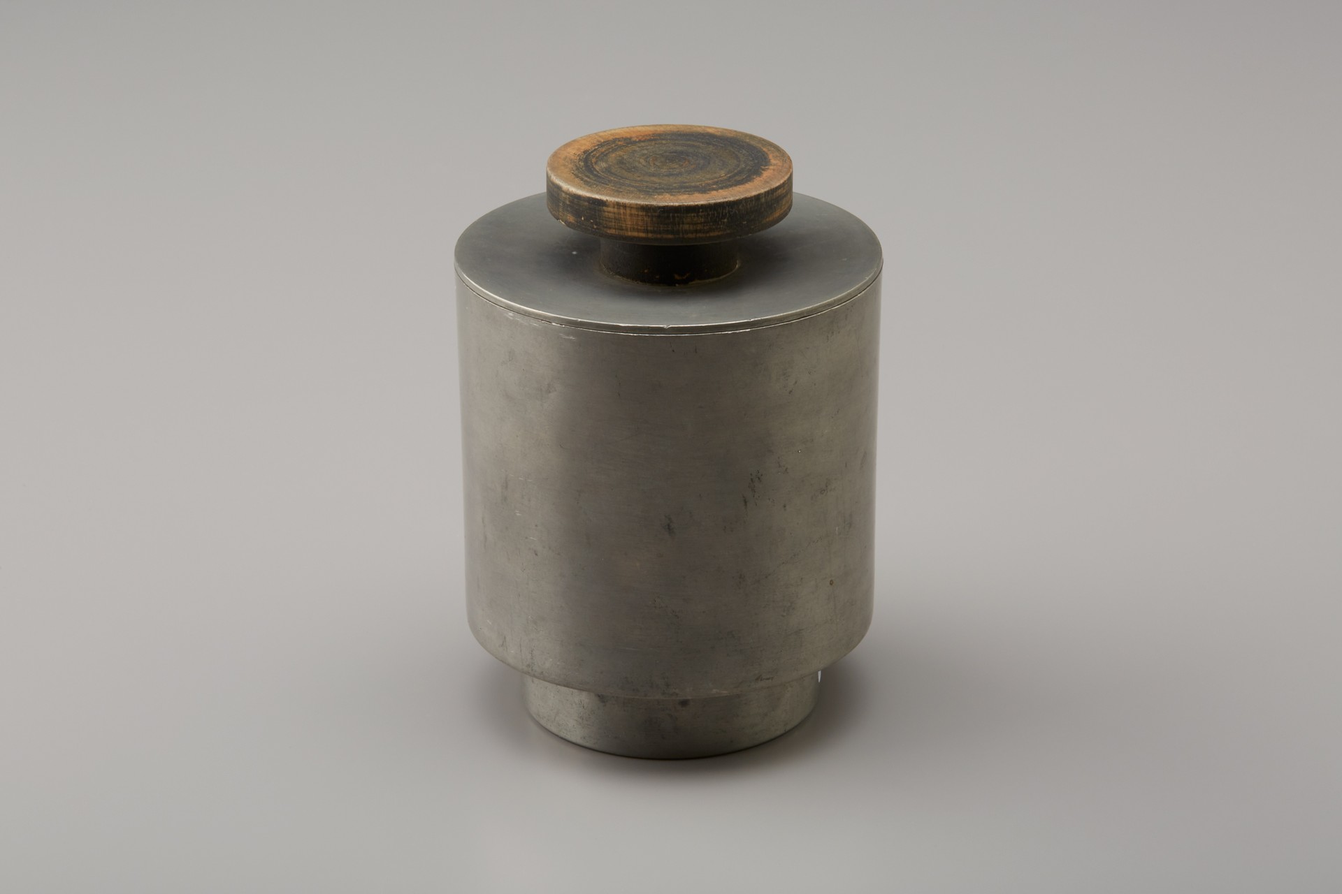 Vessel with Cover image 2