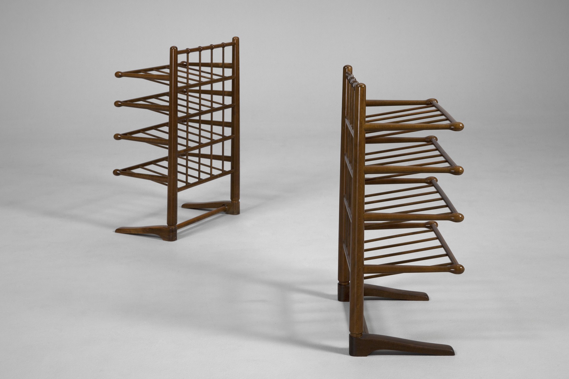 Magazine Stand