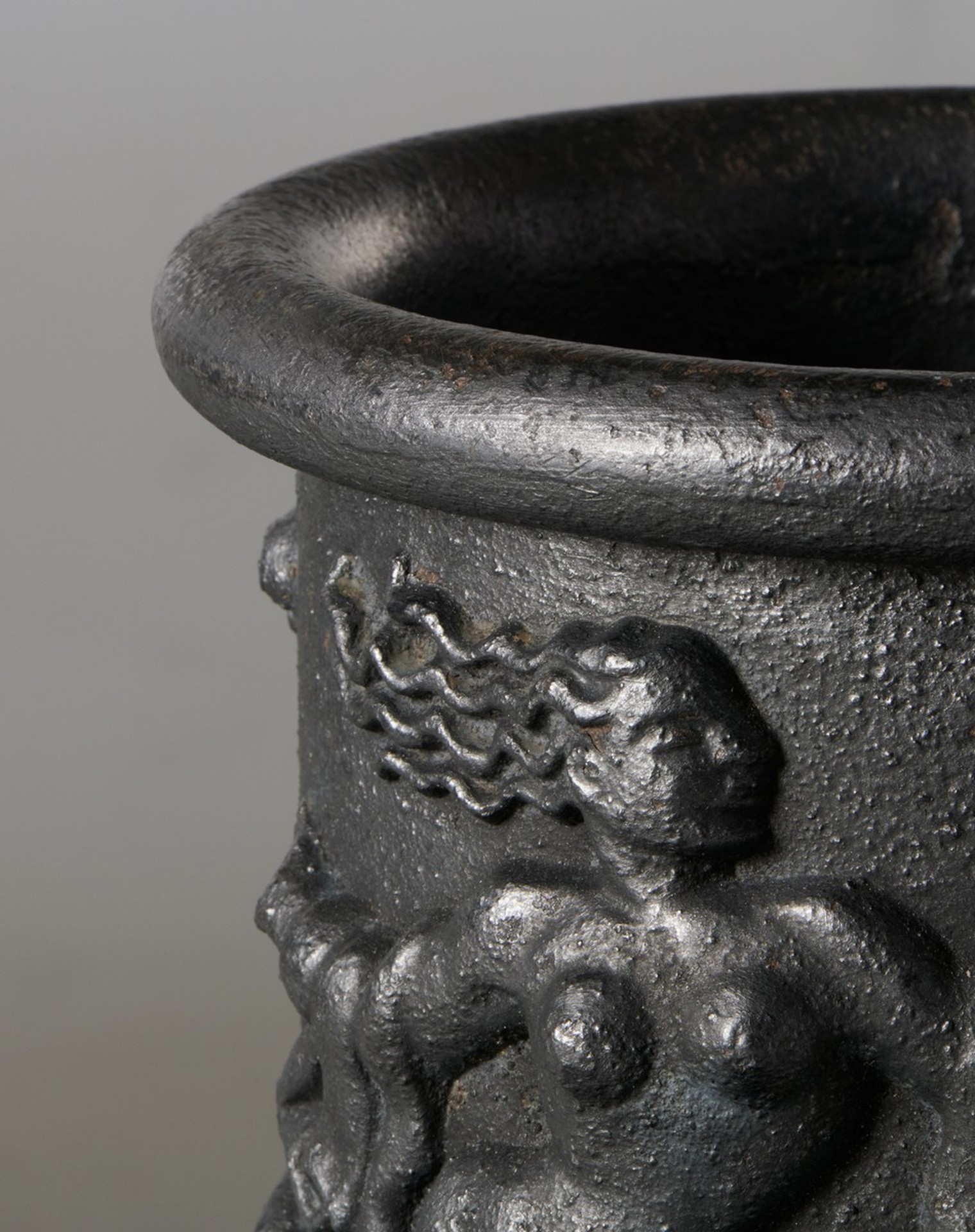 Anna Petrus, Urns no. 1, 1925, cast-iron, Produced by Näfveqvarns Bruk.