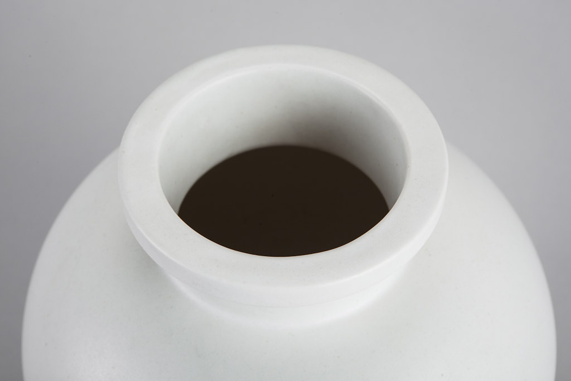 Pair of white Carrara Vases image 4