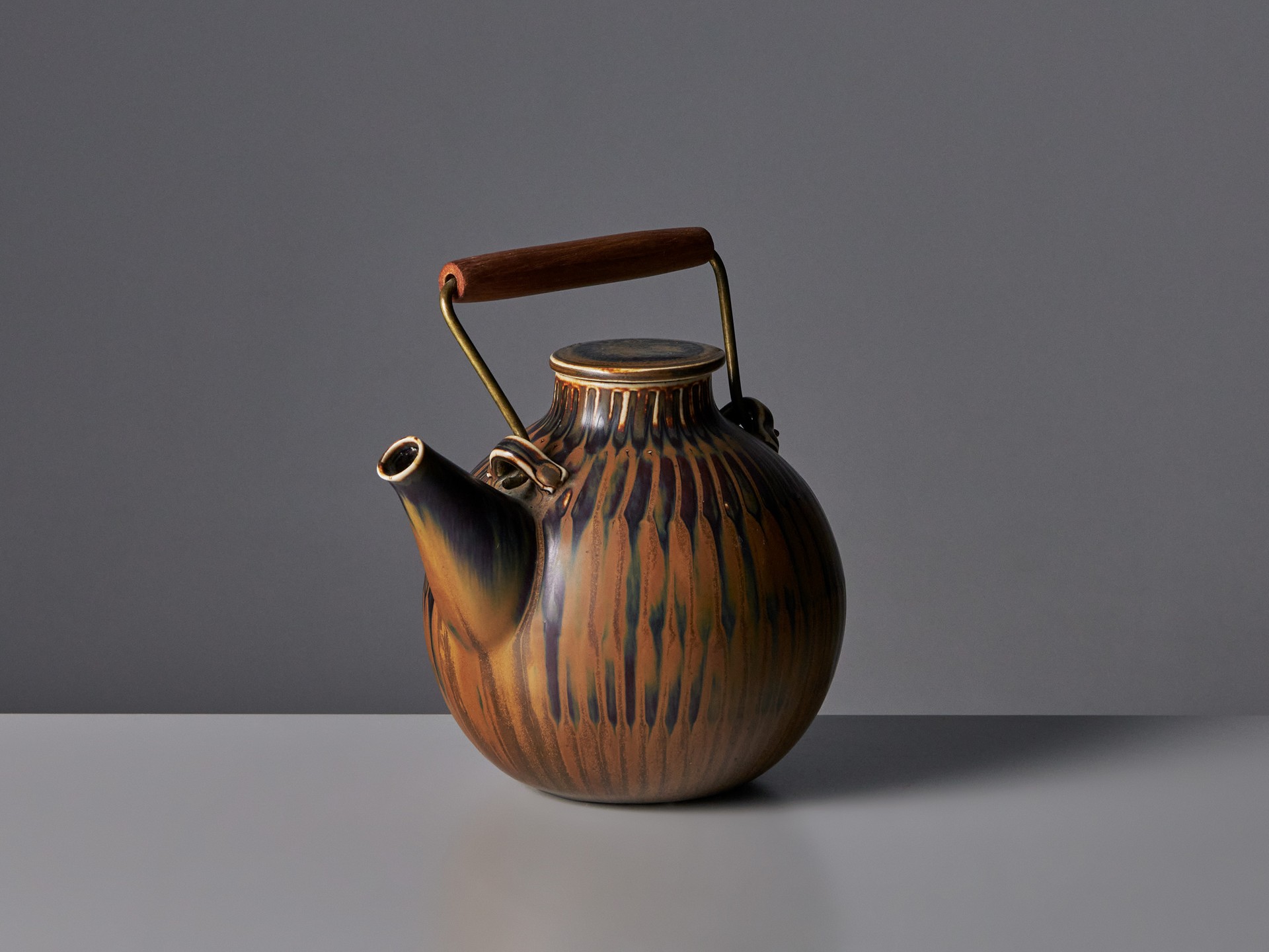 Pair of Teapots image 8