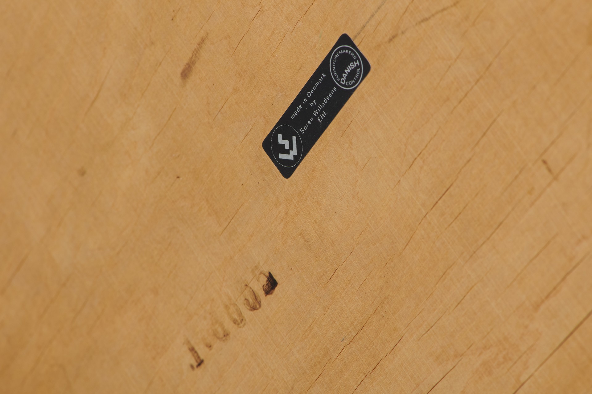 Desk image 7