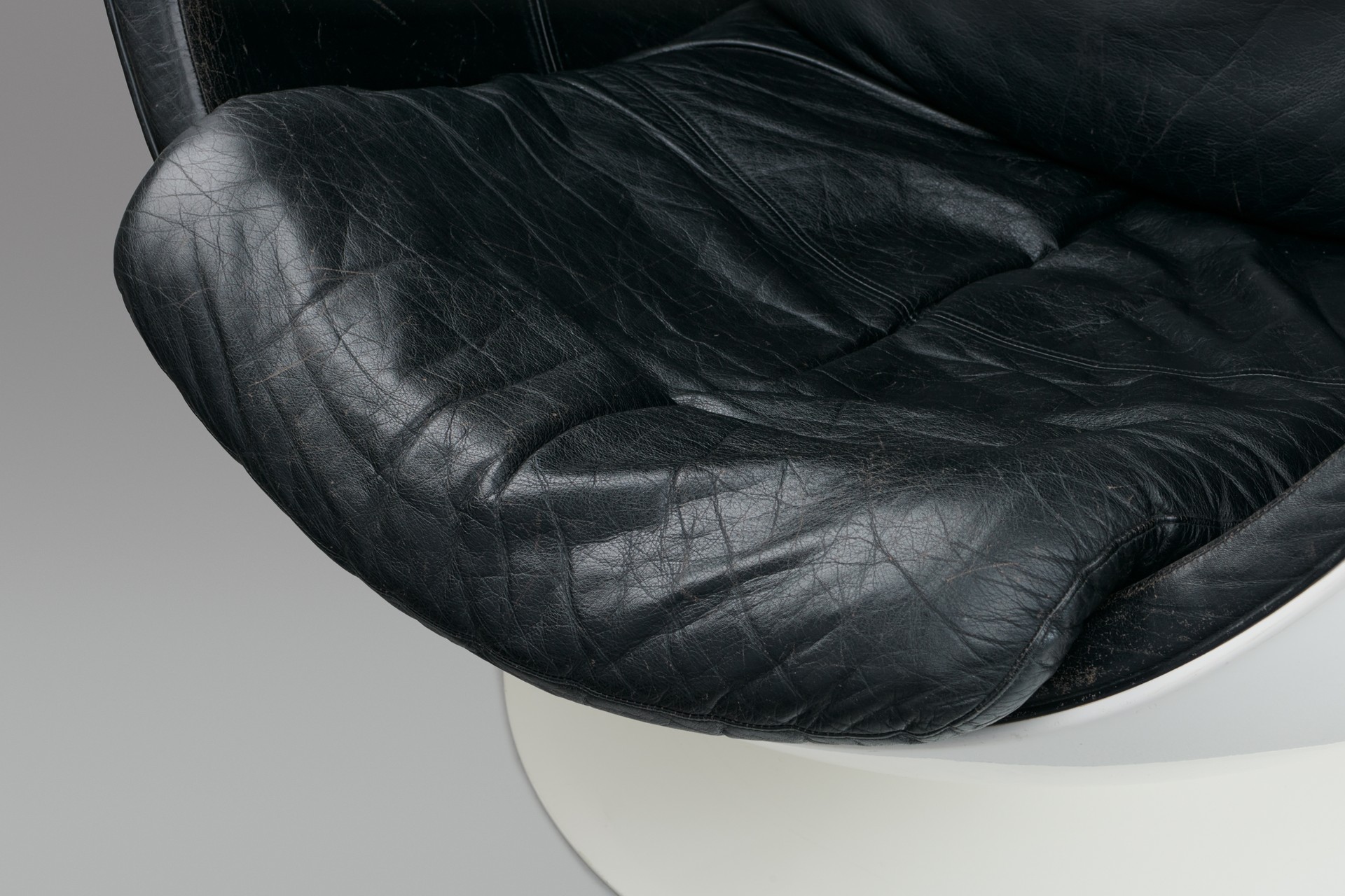 'Ball' Lounge Chair image 5