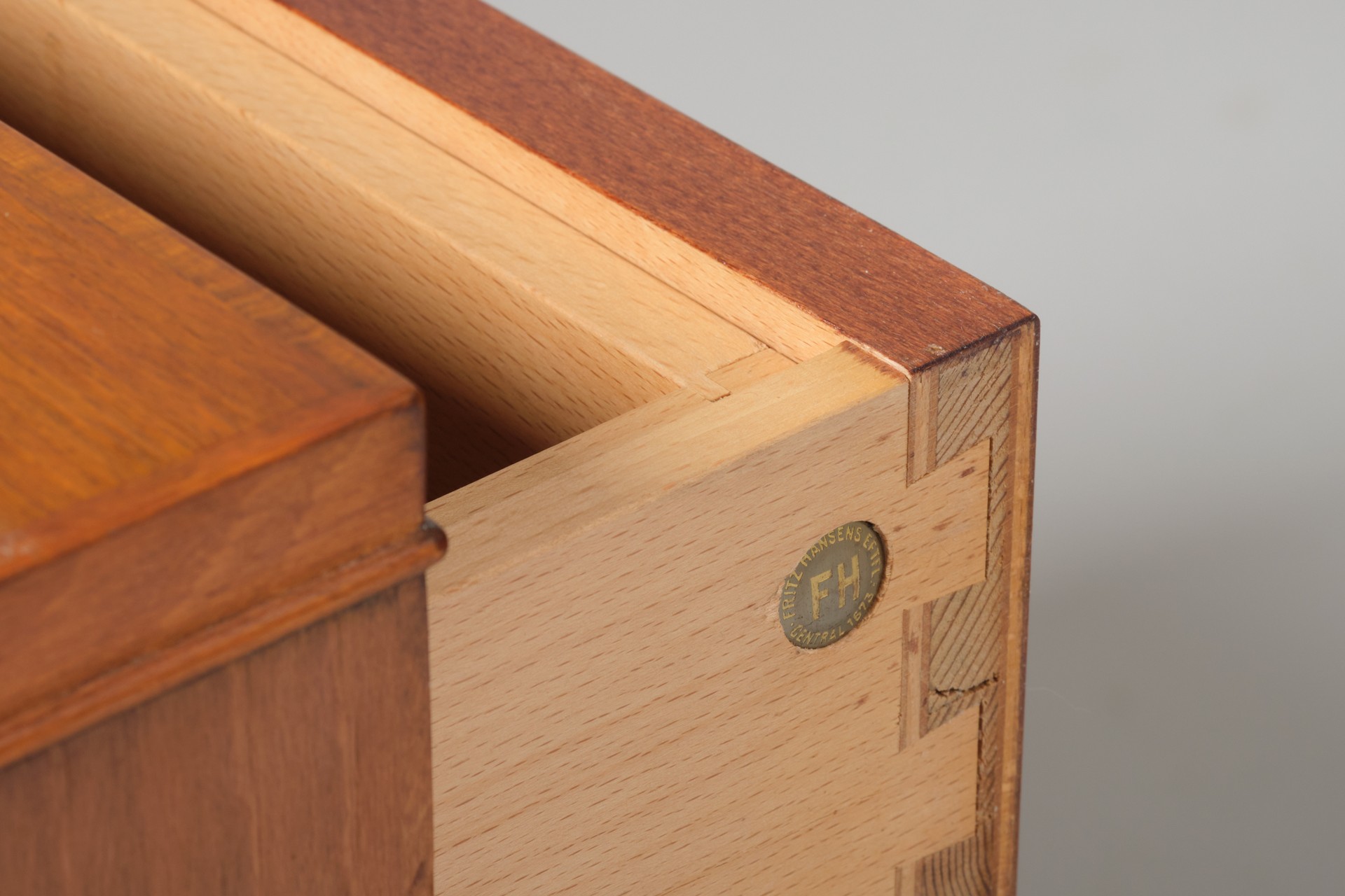 Pair of Chest of Drawers image 8