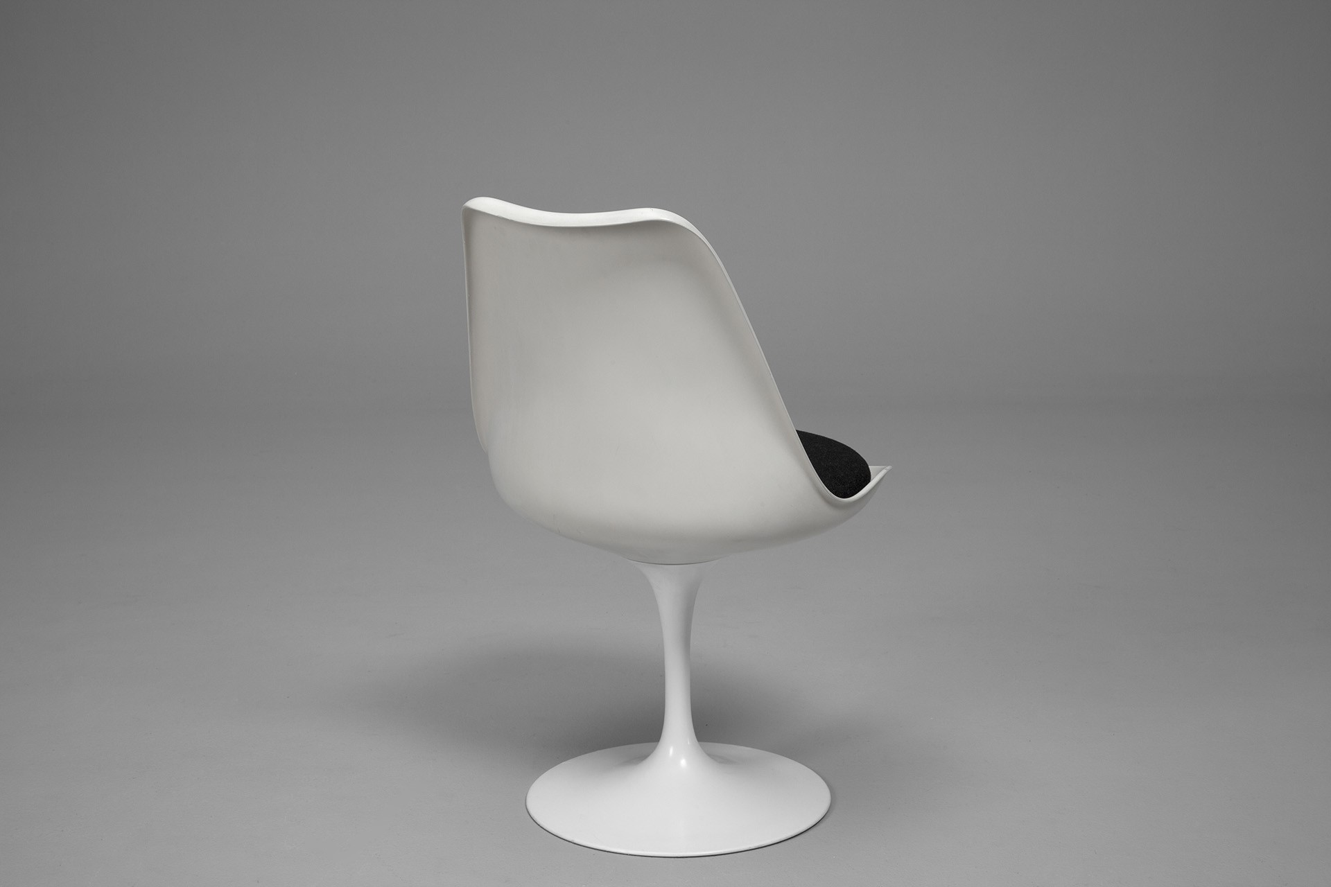 Five Tulip Chairs image 3