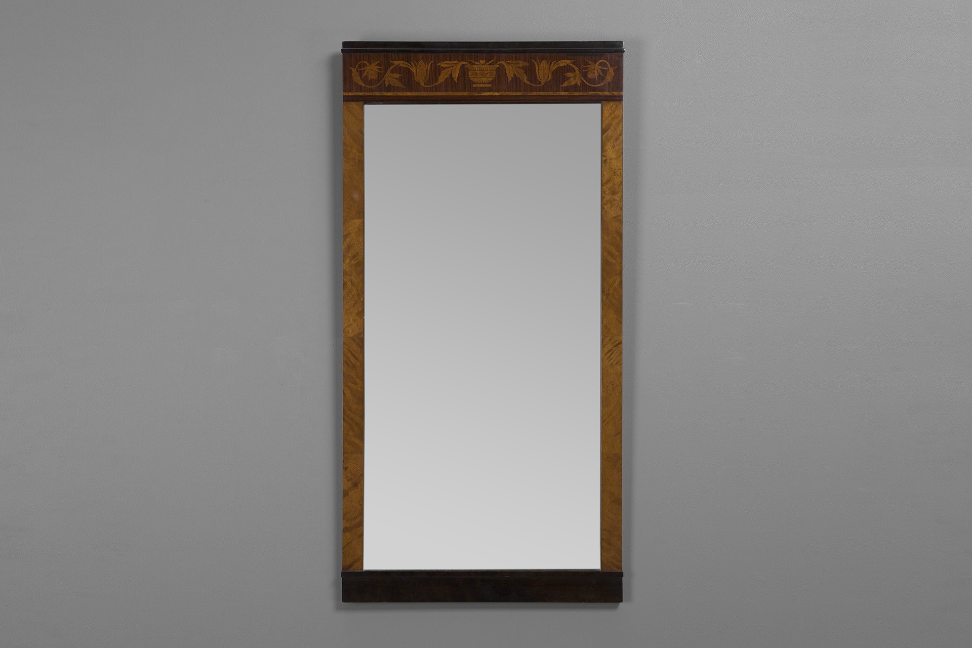 Neoclassical Mirror