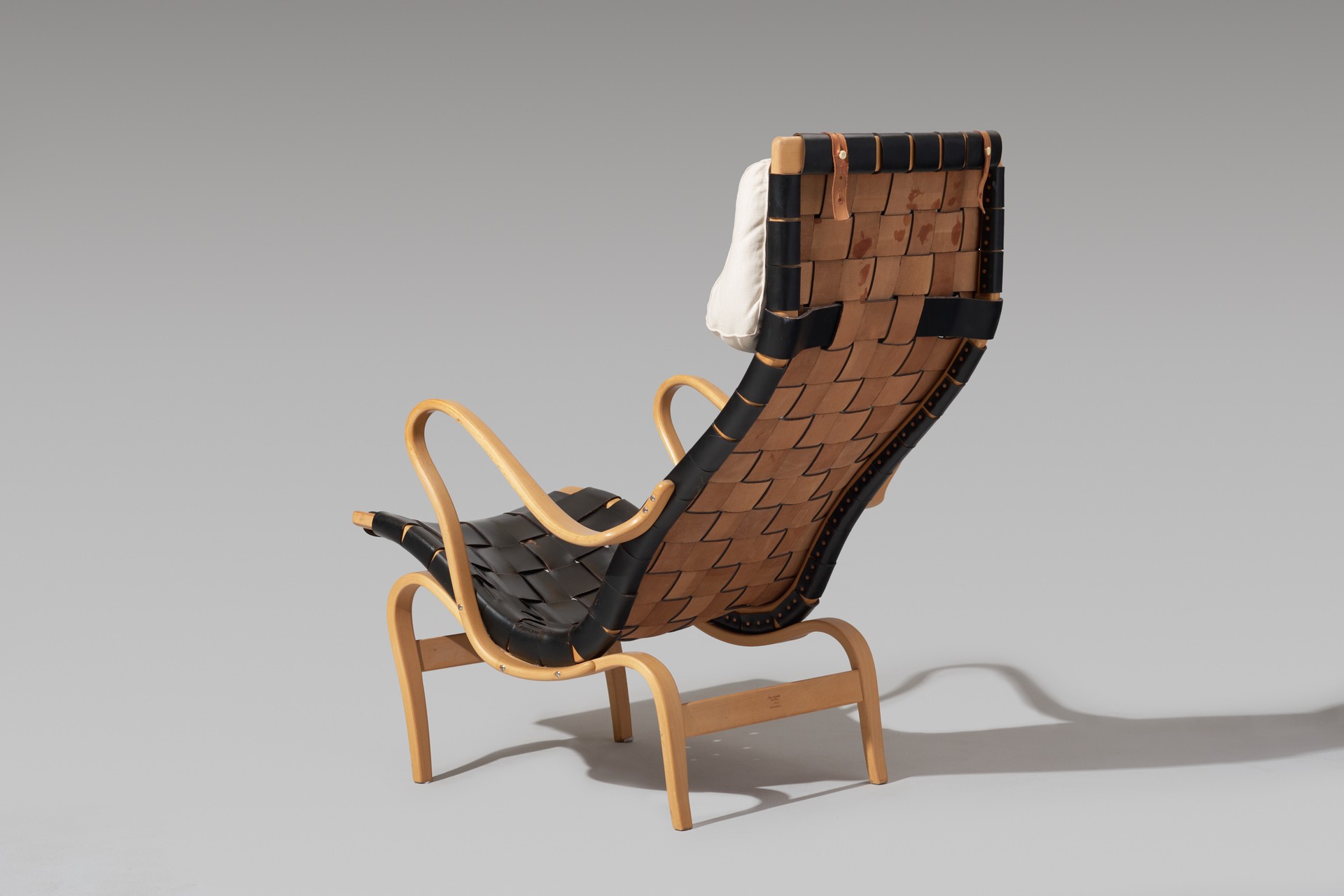 'Grasshopper' Armchair image 2