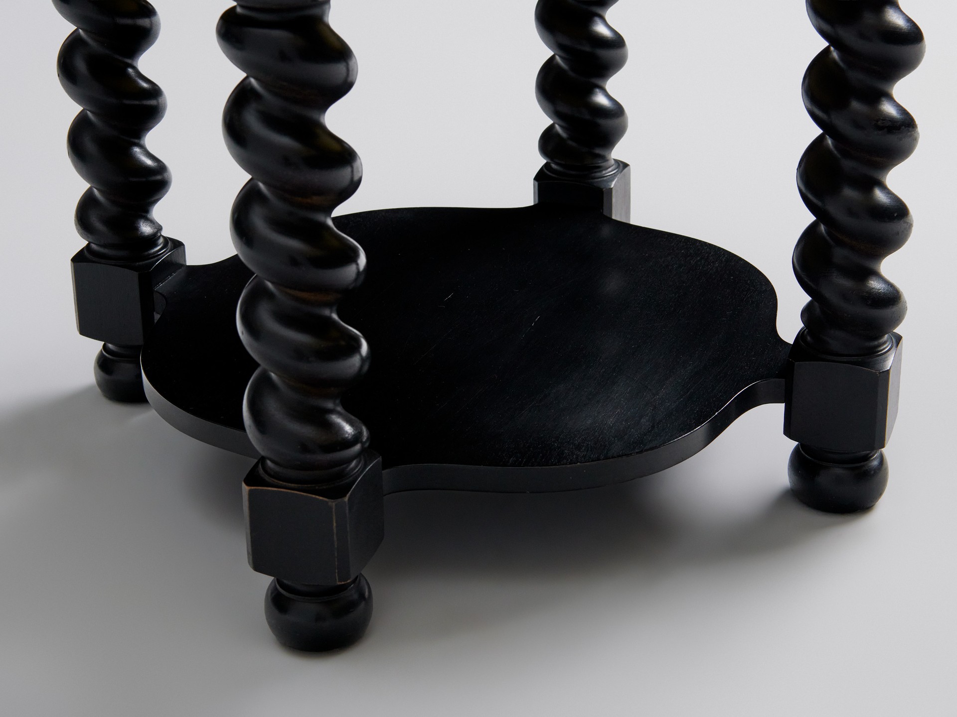 Side table image 7