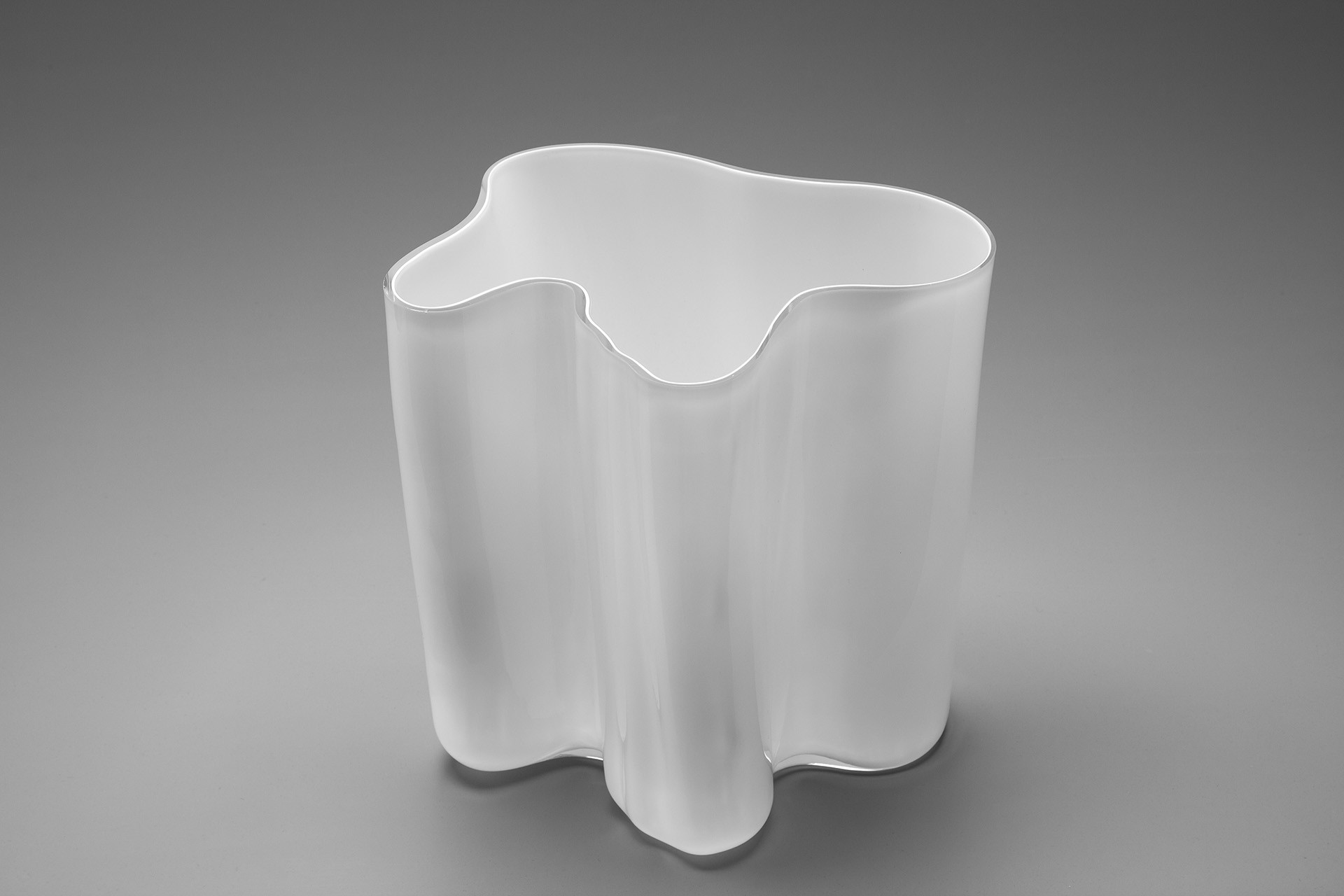 Large 'Savoy' Vase image 2