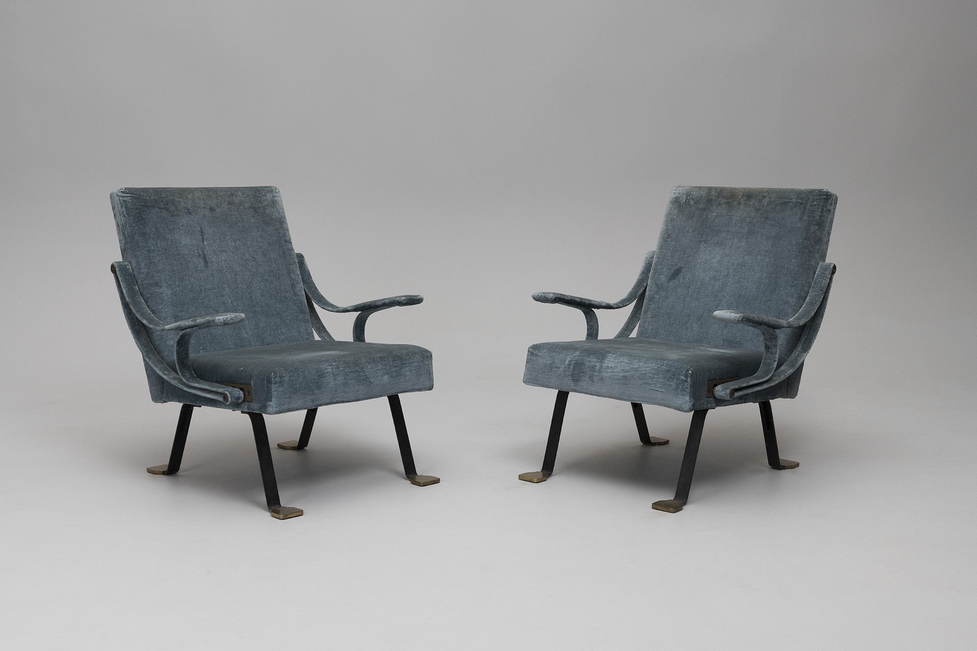 Pair of Adjustable 'Digamma' Armchairs image 2