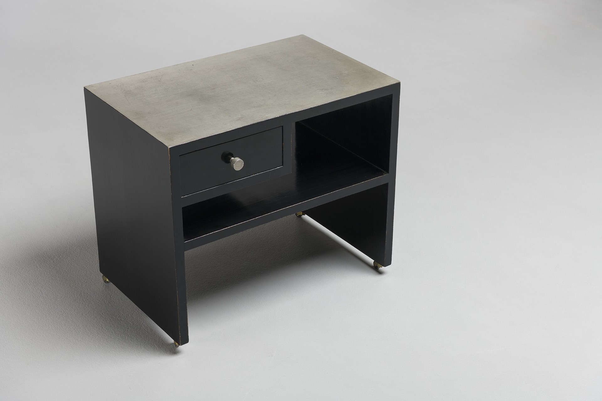 Rare Side Table, Model no. 128 image 3