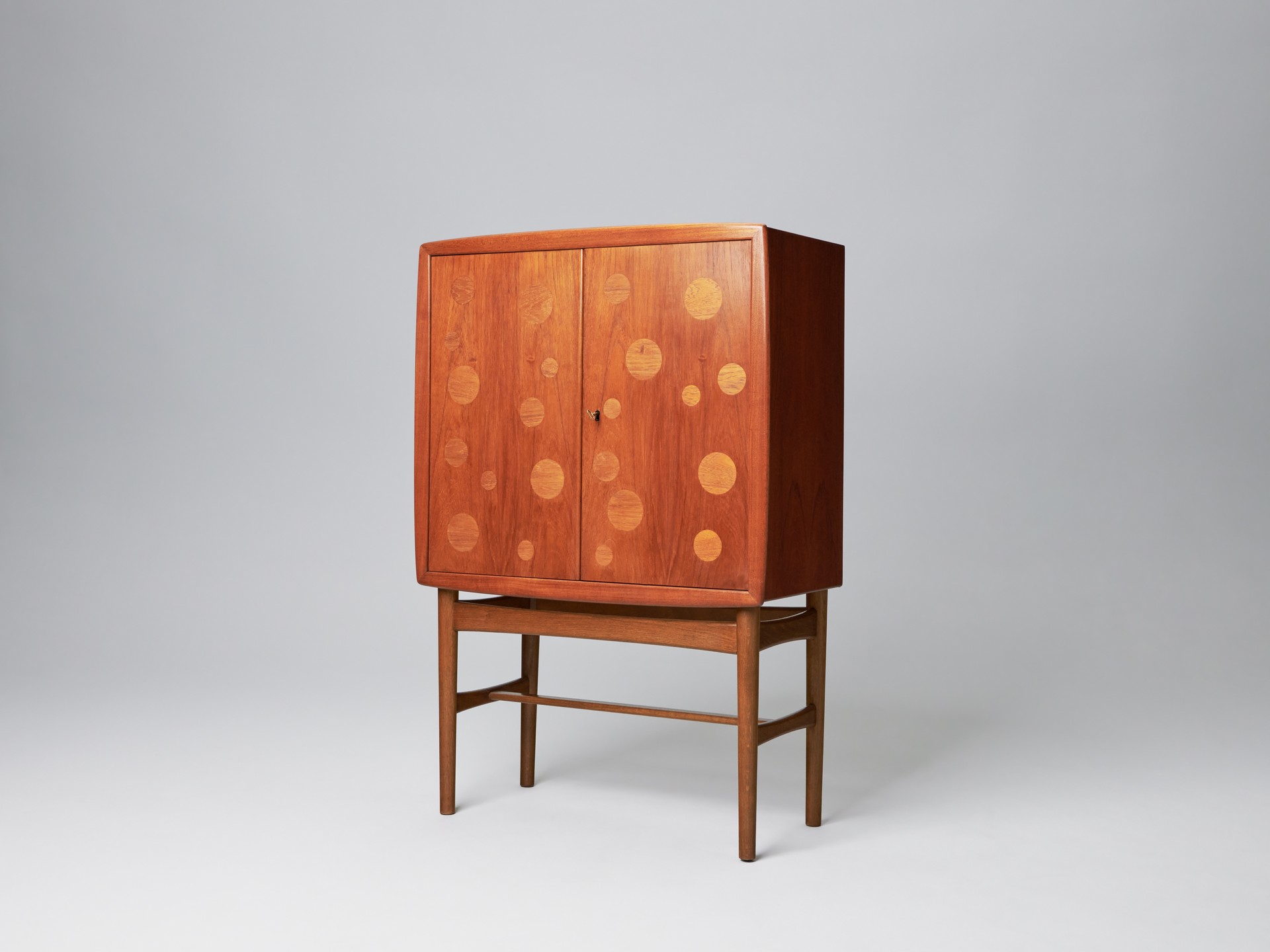 Bar Cabinet image 3