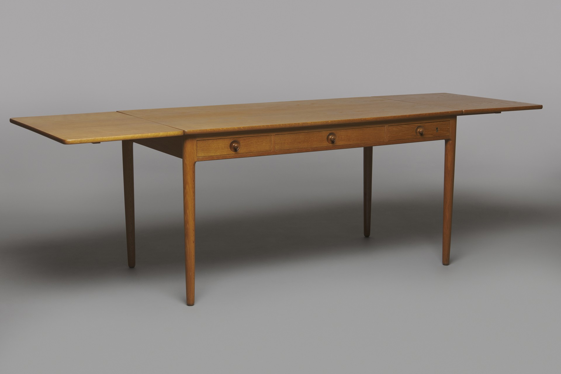 Desk, Model no. AT 305 image 2