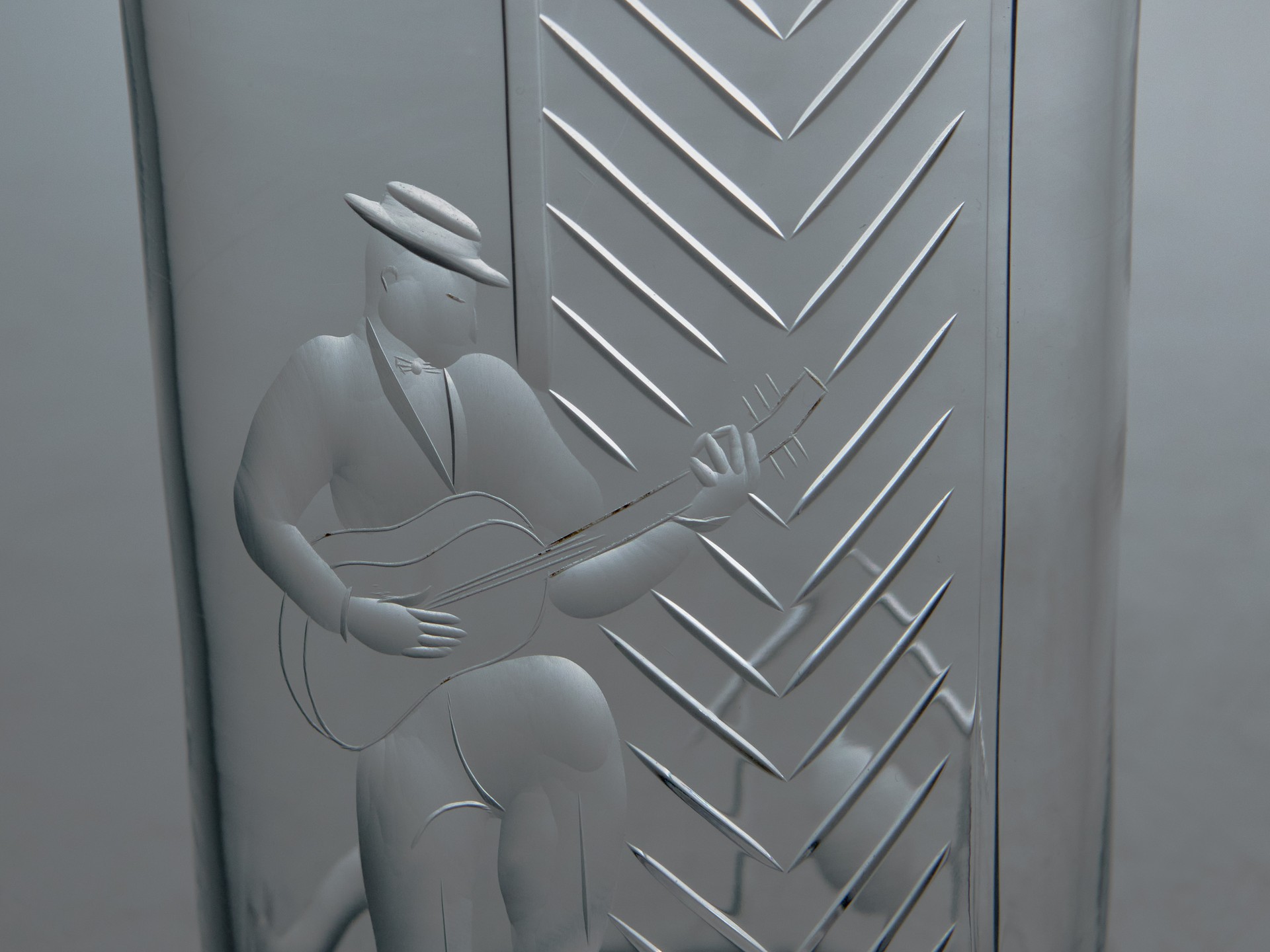 'Spaniard' Vase with Cover image 6