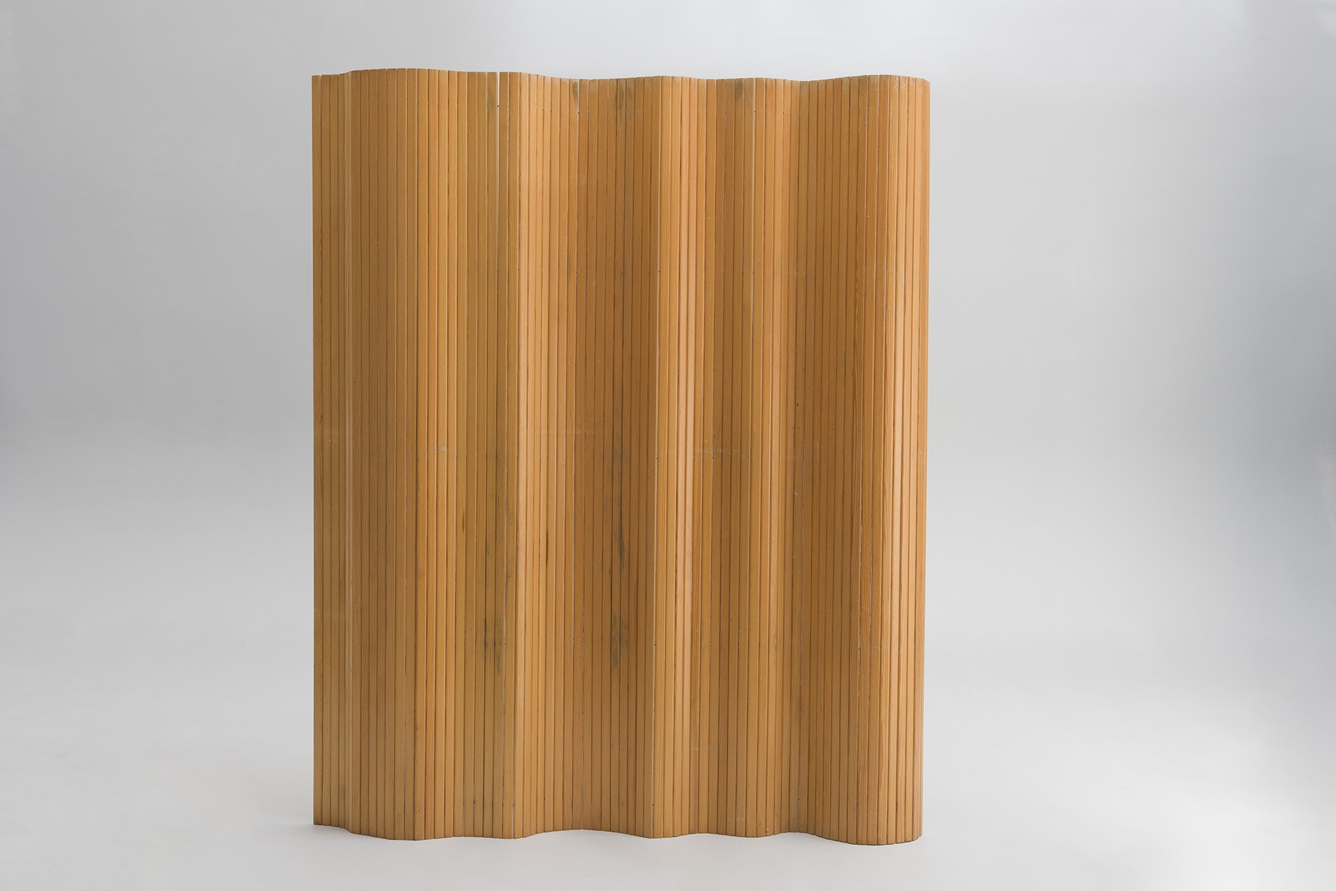 Pair of Extra High Screens Model no.100 image 4