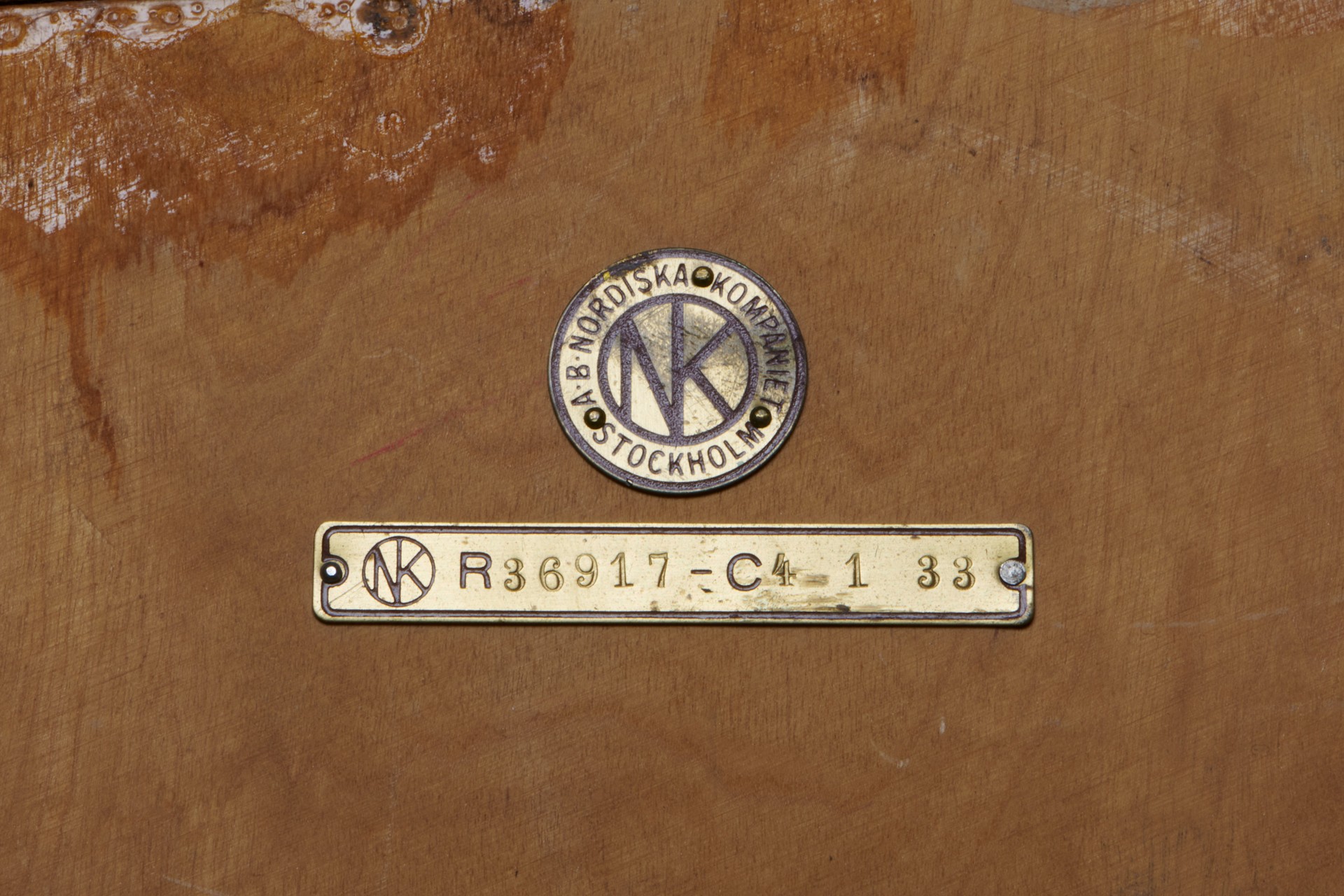 'Record' Extending Dining Table image 6