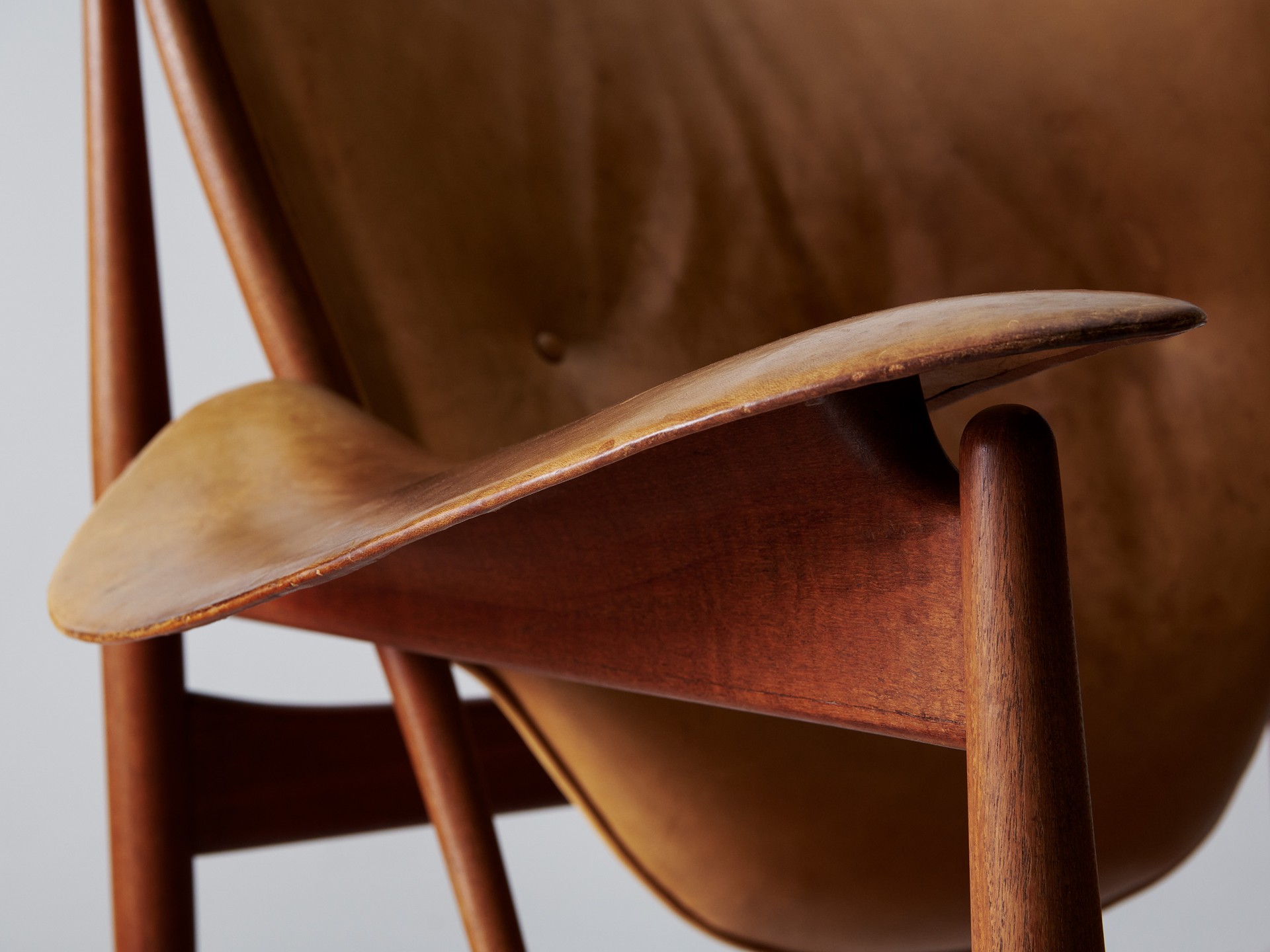 'Chieftain' Armchair image 13