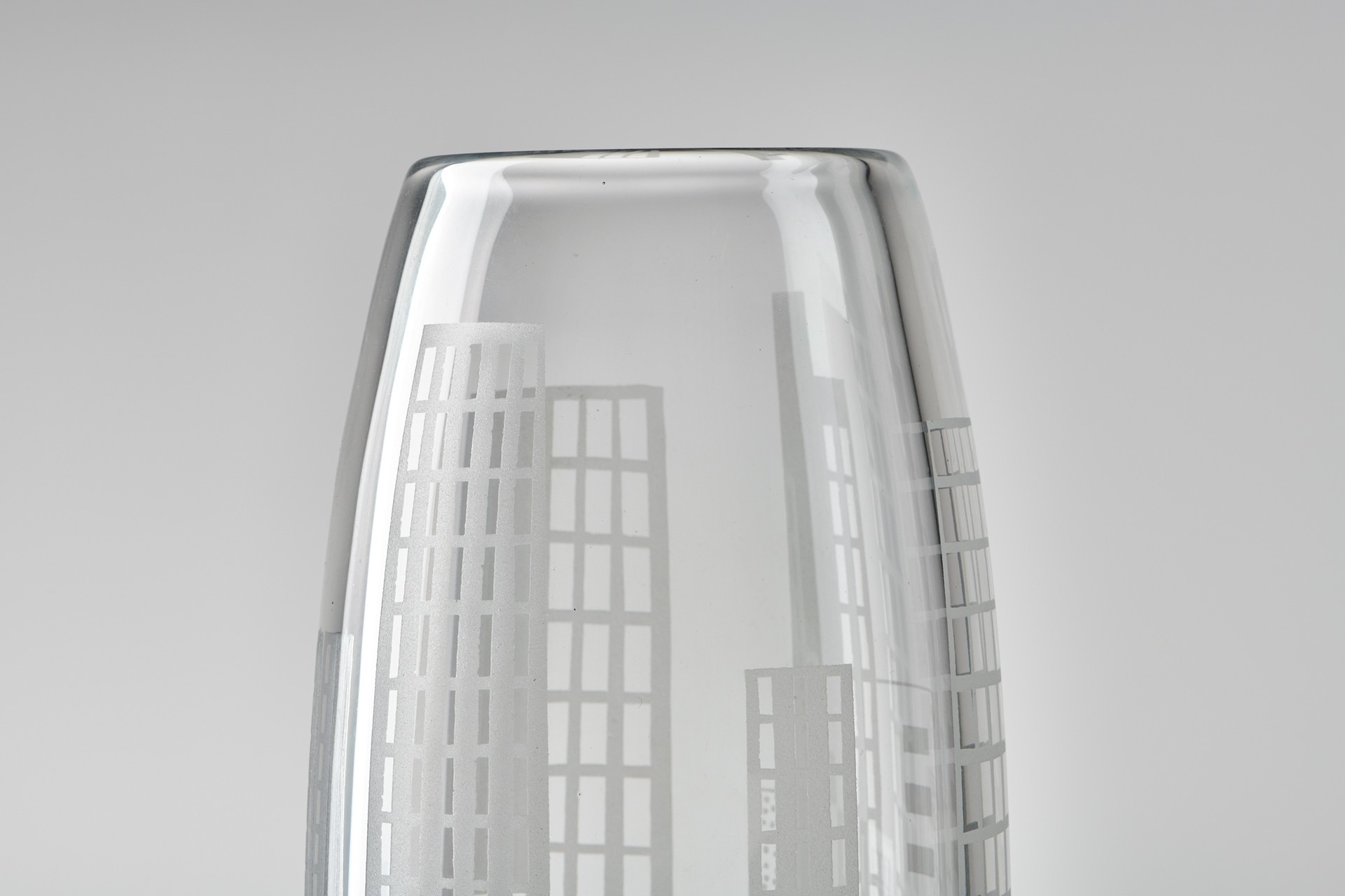 'Manhattan' Vase image 3